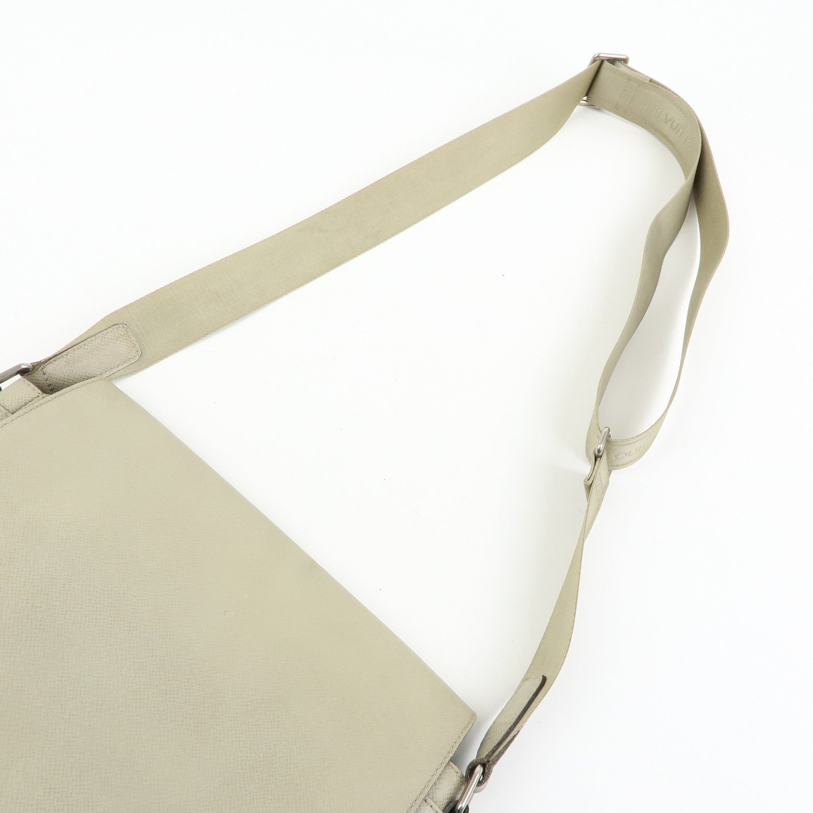 Louis Vuitton Taiga Leather Milo Shoulder Bag Crossbody Bag M32633