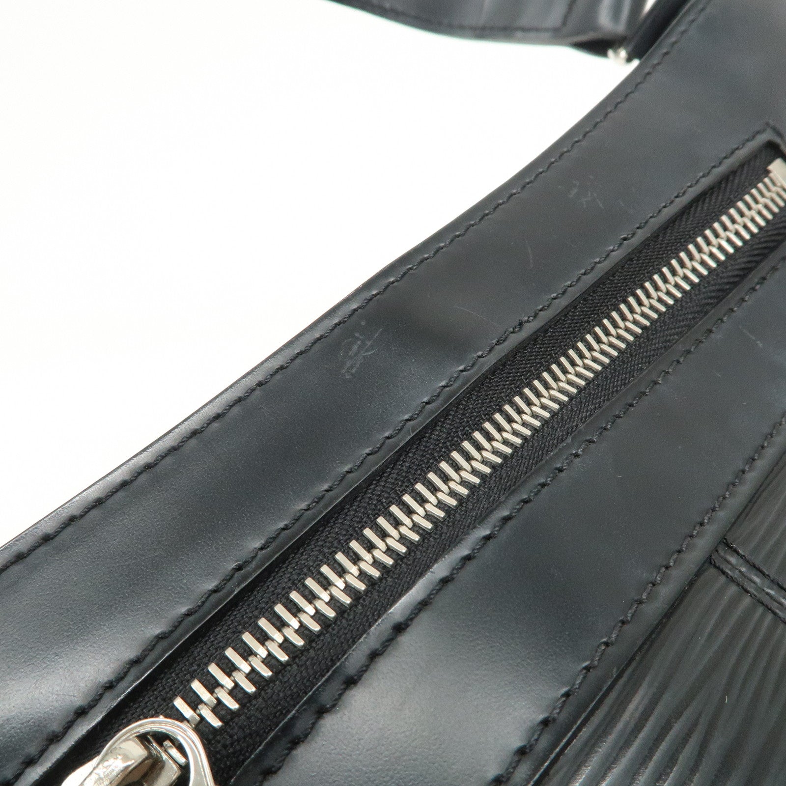 Louis Vuitton Epi Leather Turen PM Shoulder Bag Noir M59282