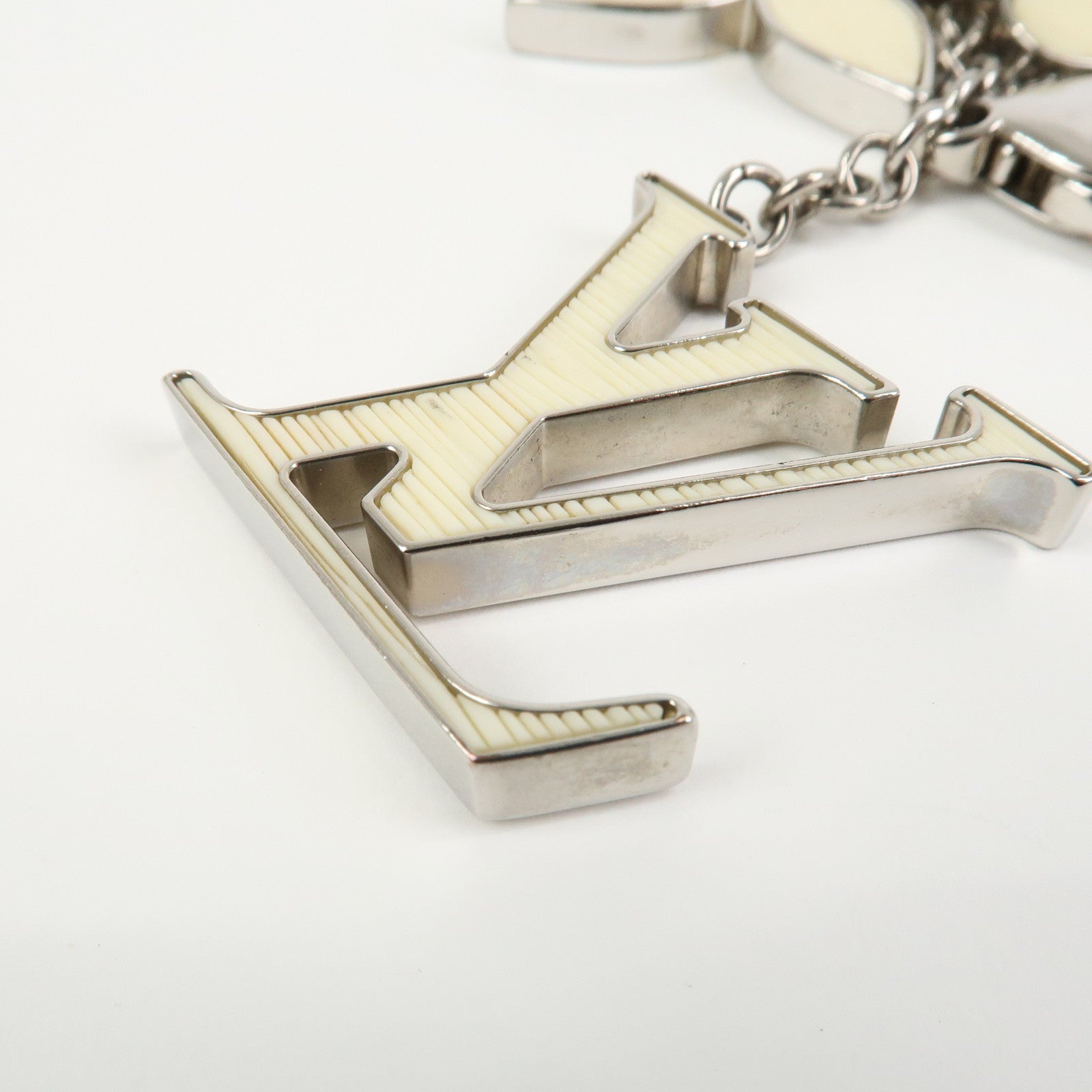 Louis Vuitton Bijoux Sac Fleur de Epi Bag Charm Silver White M65085