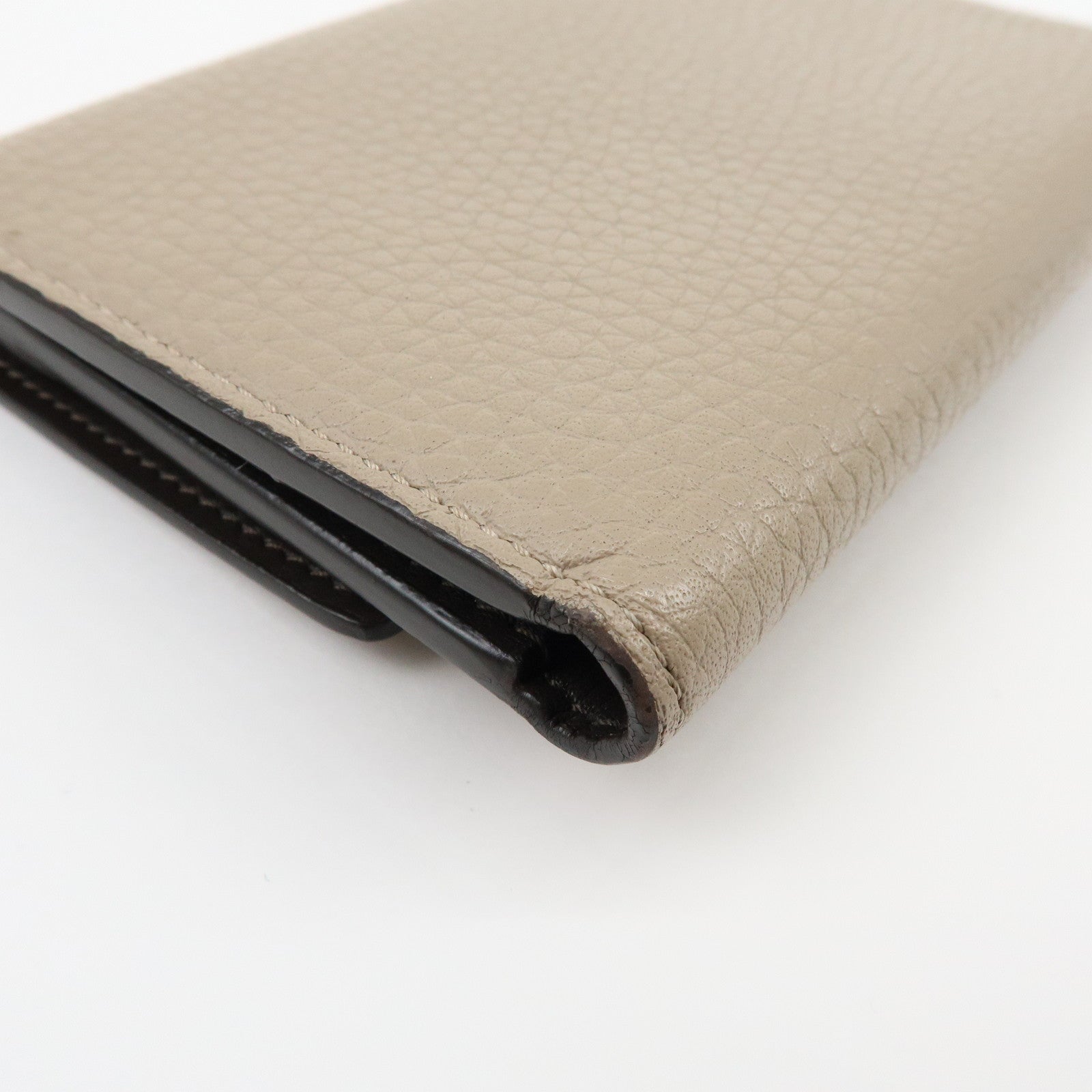 Louis Vuitton Portefeuille Capucines Leather Compact Wallet M62159