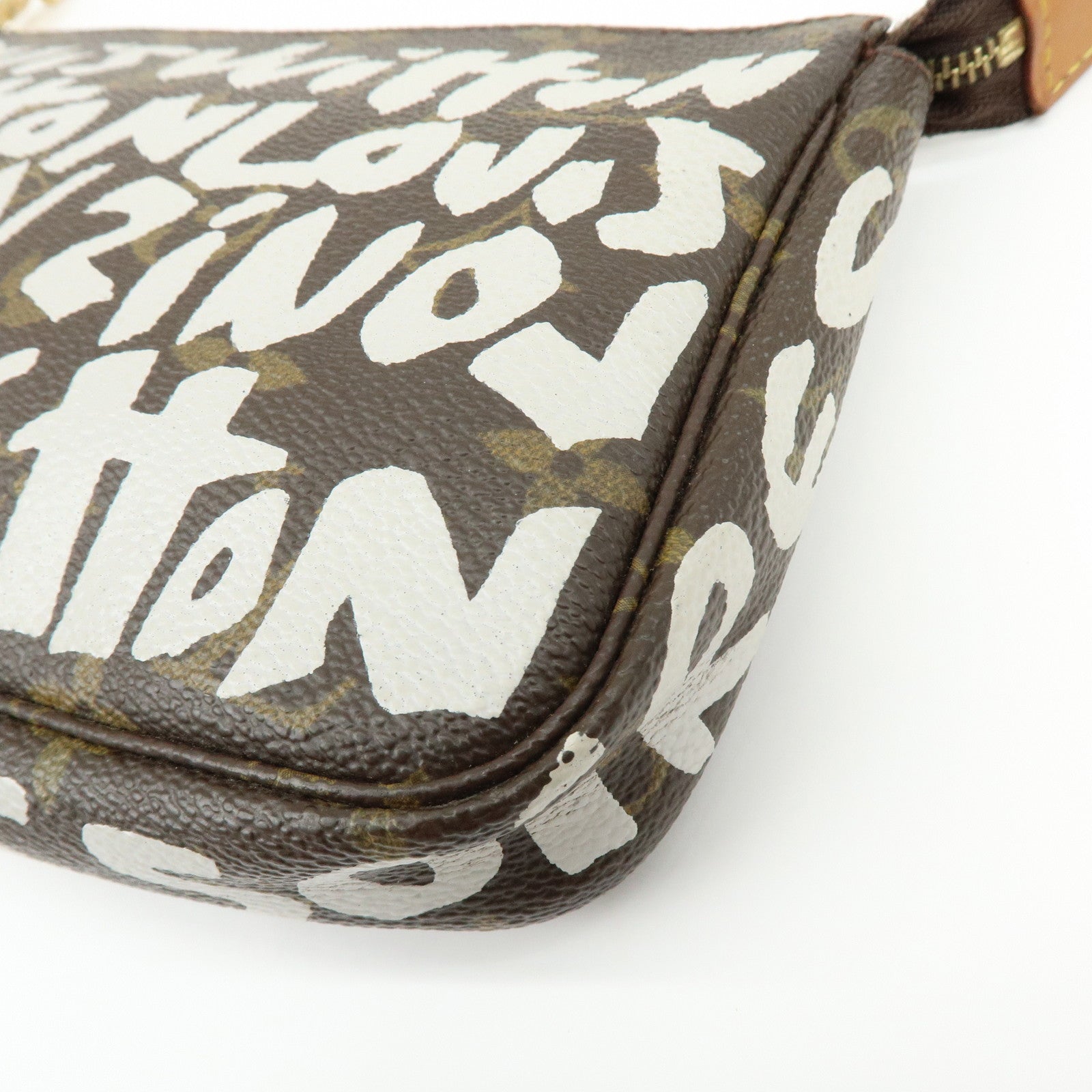 Louis Vuitton Monogram Graffiti Pochette Accessoires Pouch M92192
