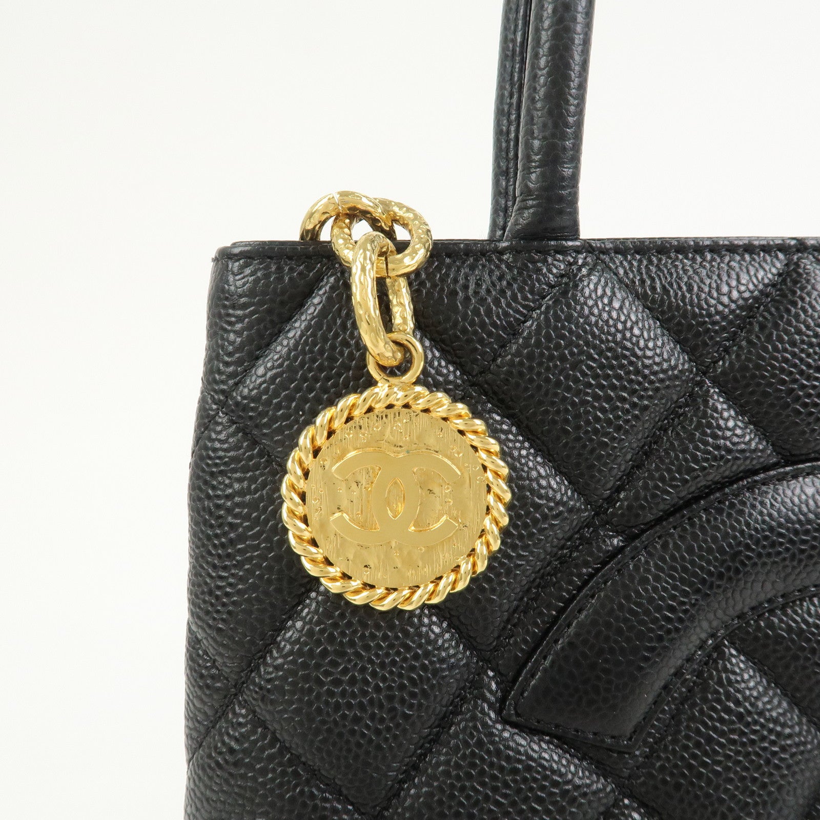 CHANEL Matelasse Caviarskin Medallion Tote Bag Hand Bag A01804