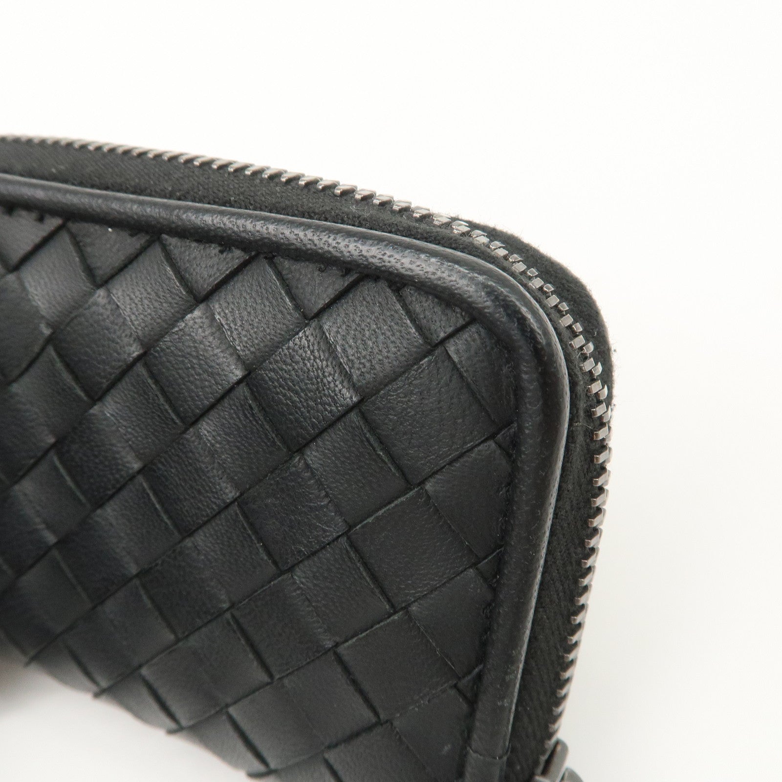 BOTTEGA VENETA Intrecciato Leather Round Zippy Coin Case 114075