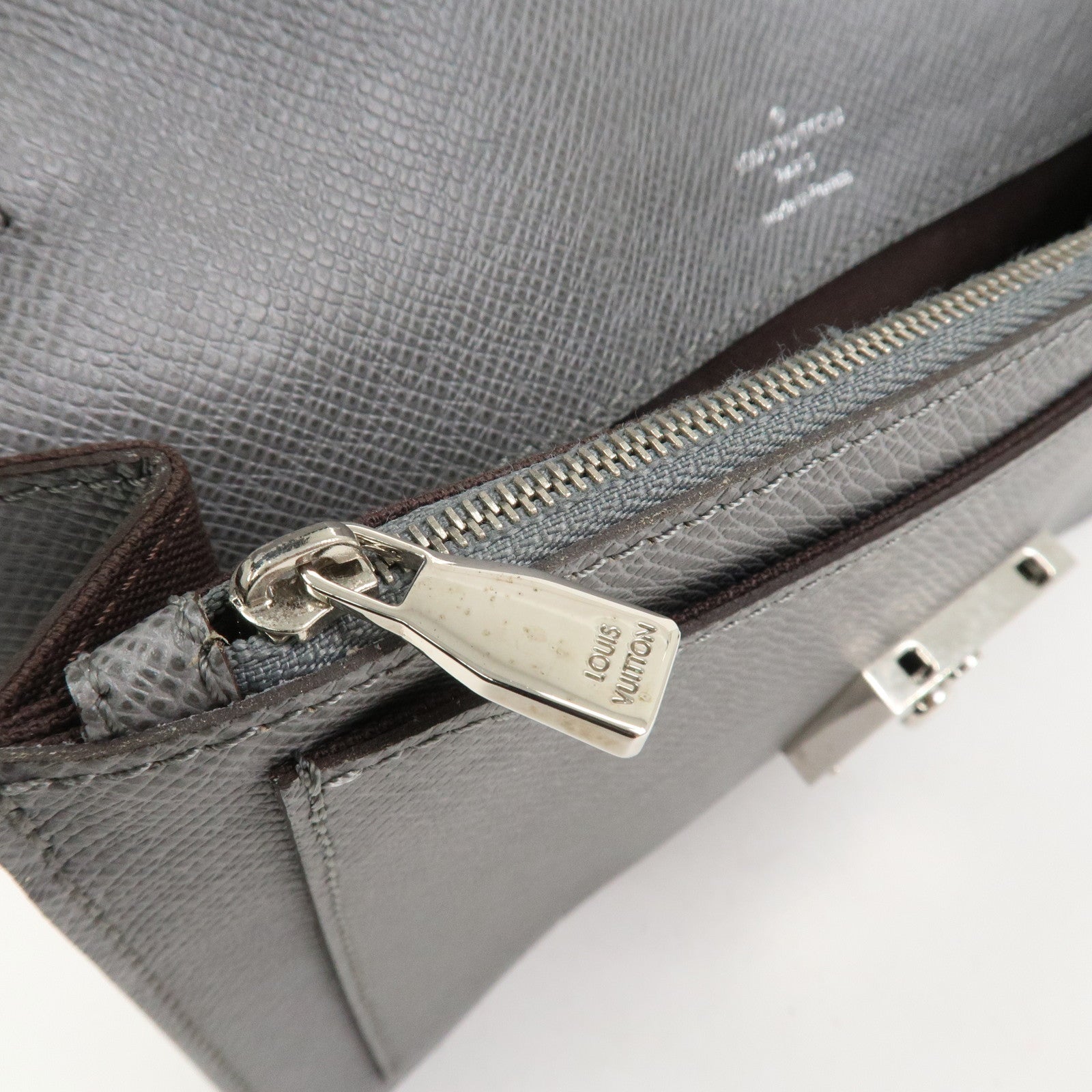 Louis Vuitton Taiga Leather Neo Belaia Clutch Bag Glacier M32683