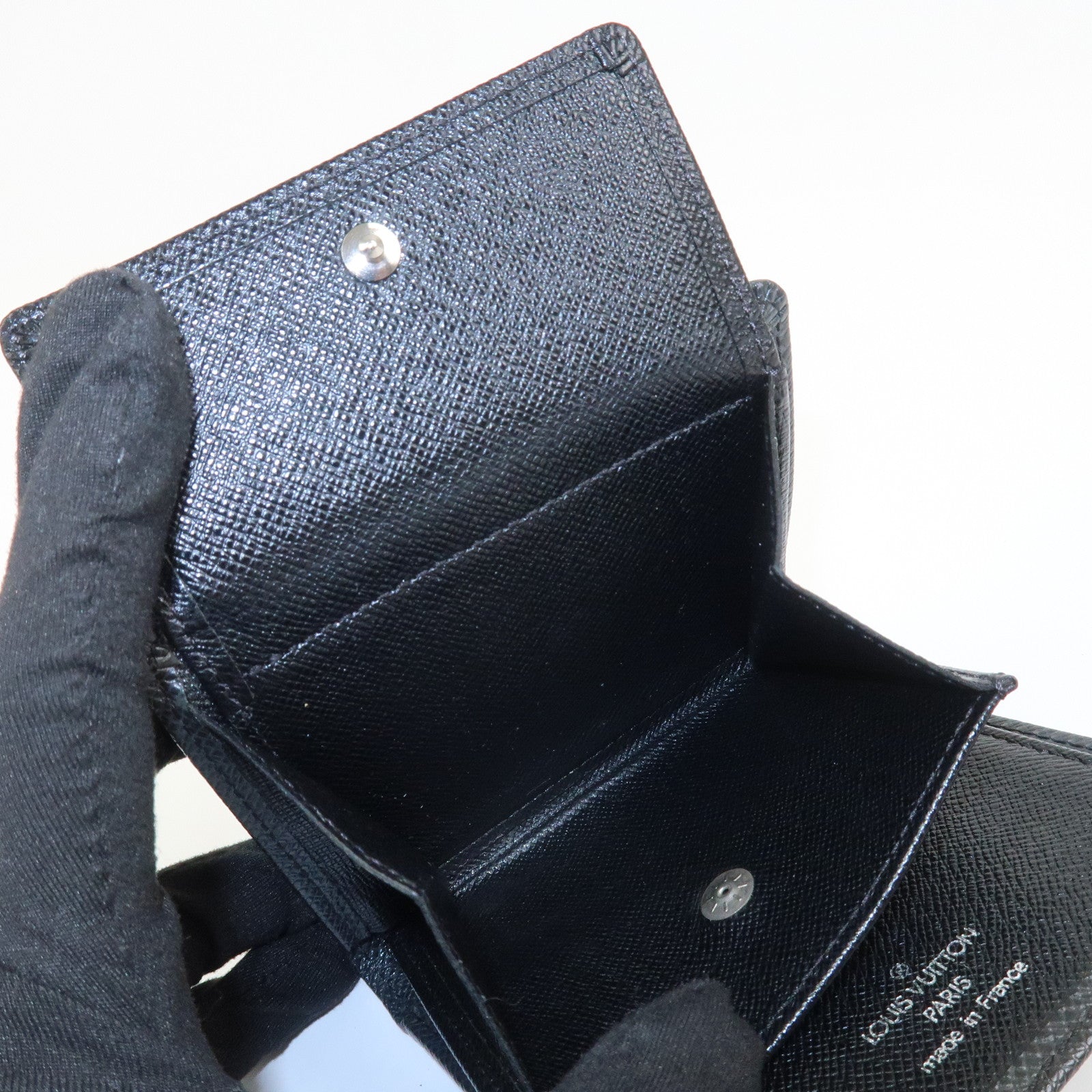 Louis Vuitton Taiga Leather Porte-billet 3 Compact Wallet M30452