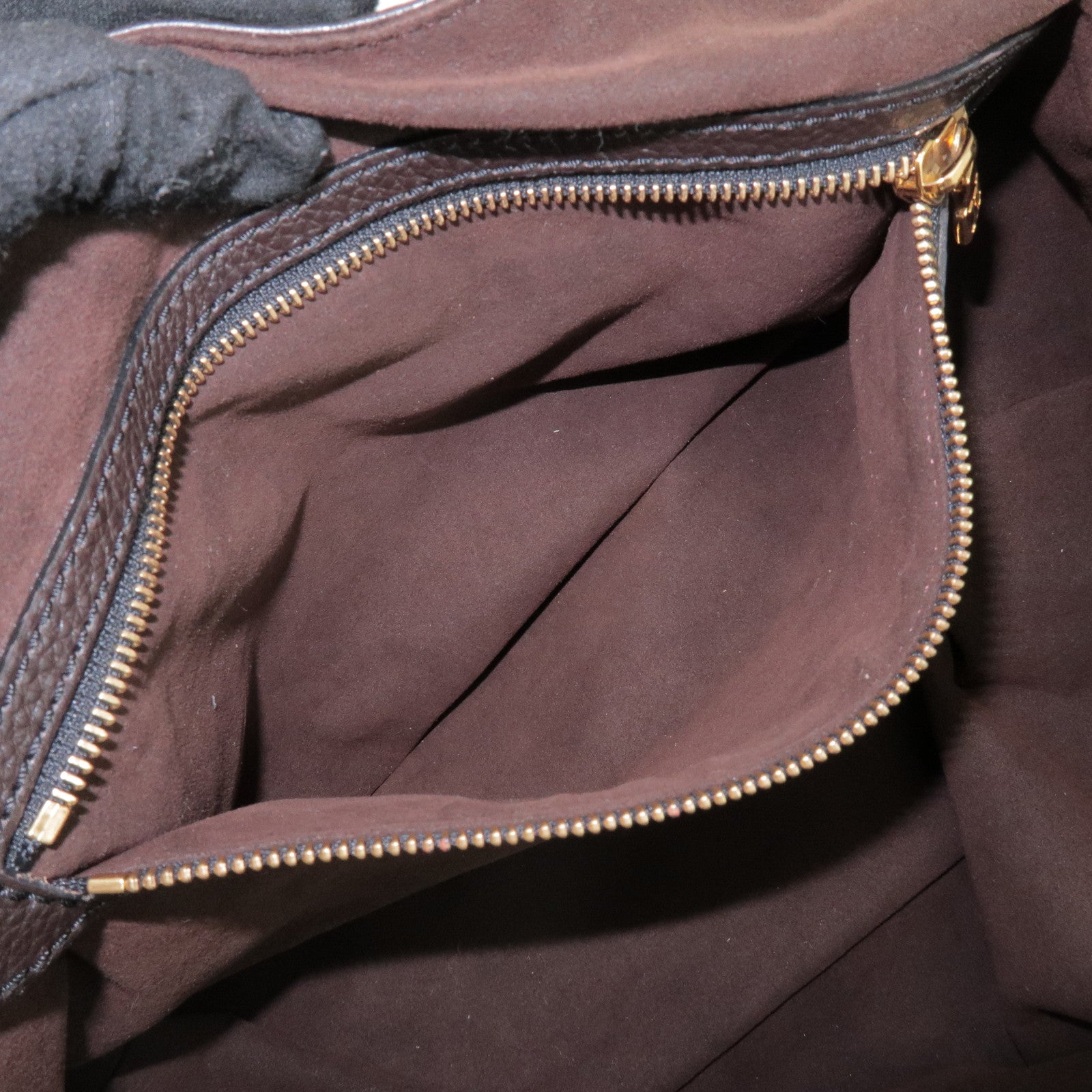 Louis Vuitton Monogram Mahina L Mahina Leather Shoulder Bag M95975