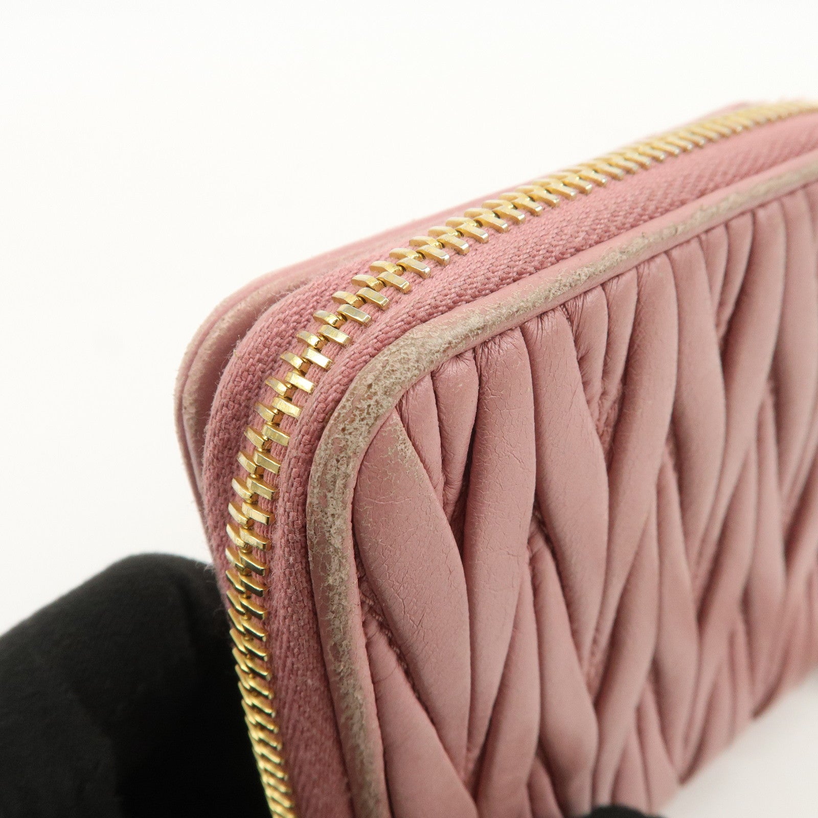 MIU MIU Matelasse Round Zippy Compact Wallet Pink 5ML522
