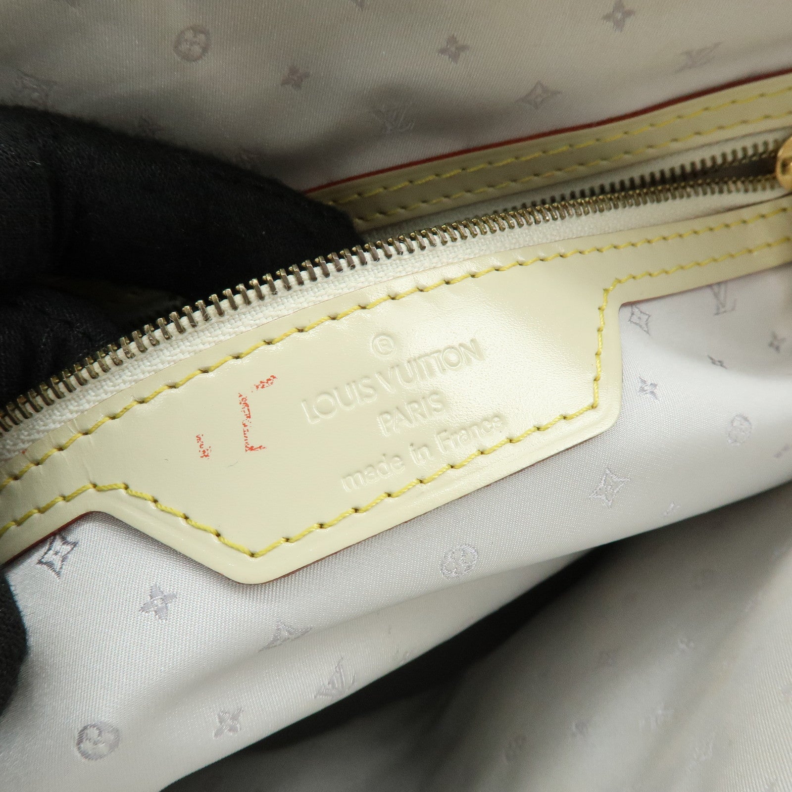 Louis Vuitton Suhari Lock It PM Hand Bag Blanc M91887