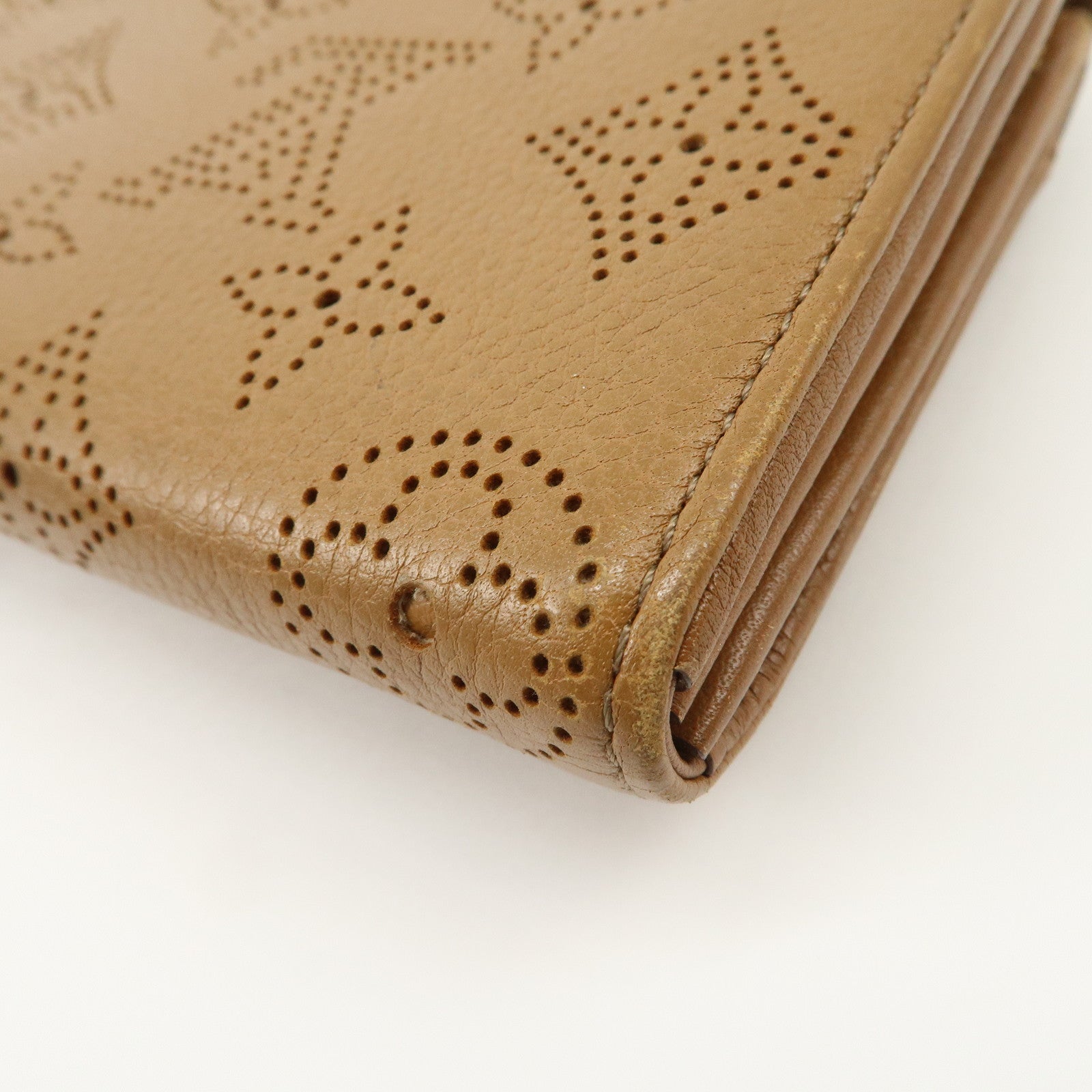 Louis Vuitton Monogram Mahina Portefeuille Iris Wallet M58140