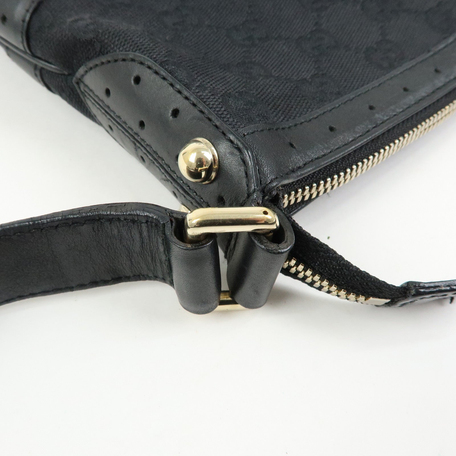 GUCCI Sherry Interlocking G GG Canvas Leather Shoulder Bag 131033