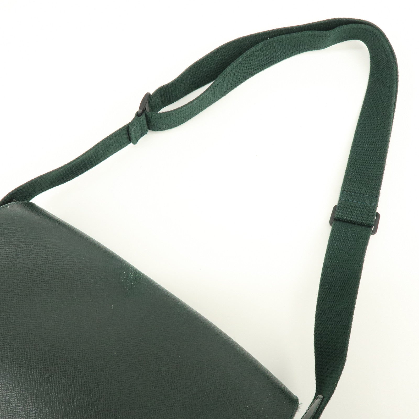 Louis Vuitton Taiga Victor Shoulder Bag Crossbody Bag Epicea M30144