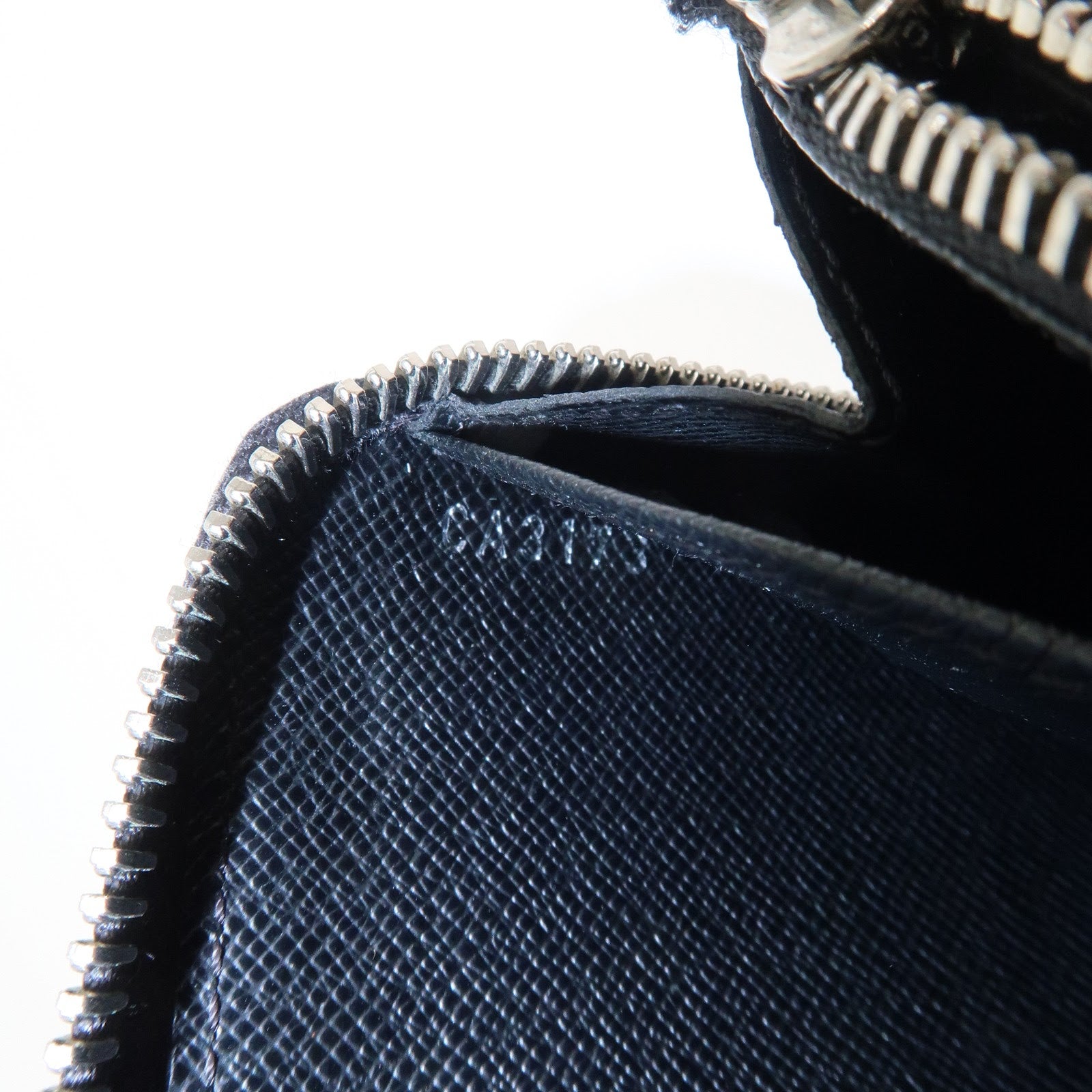 Louis Vuitton Epi Leather Round Zippy Long Wallet Noir Black M60072