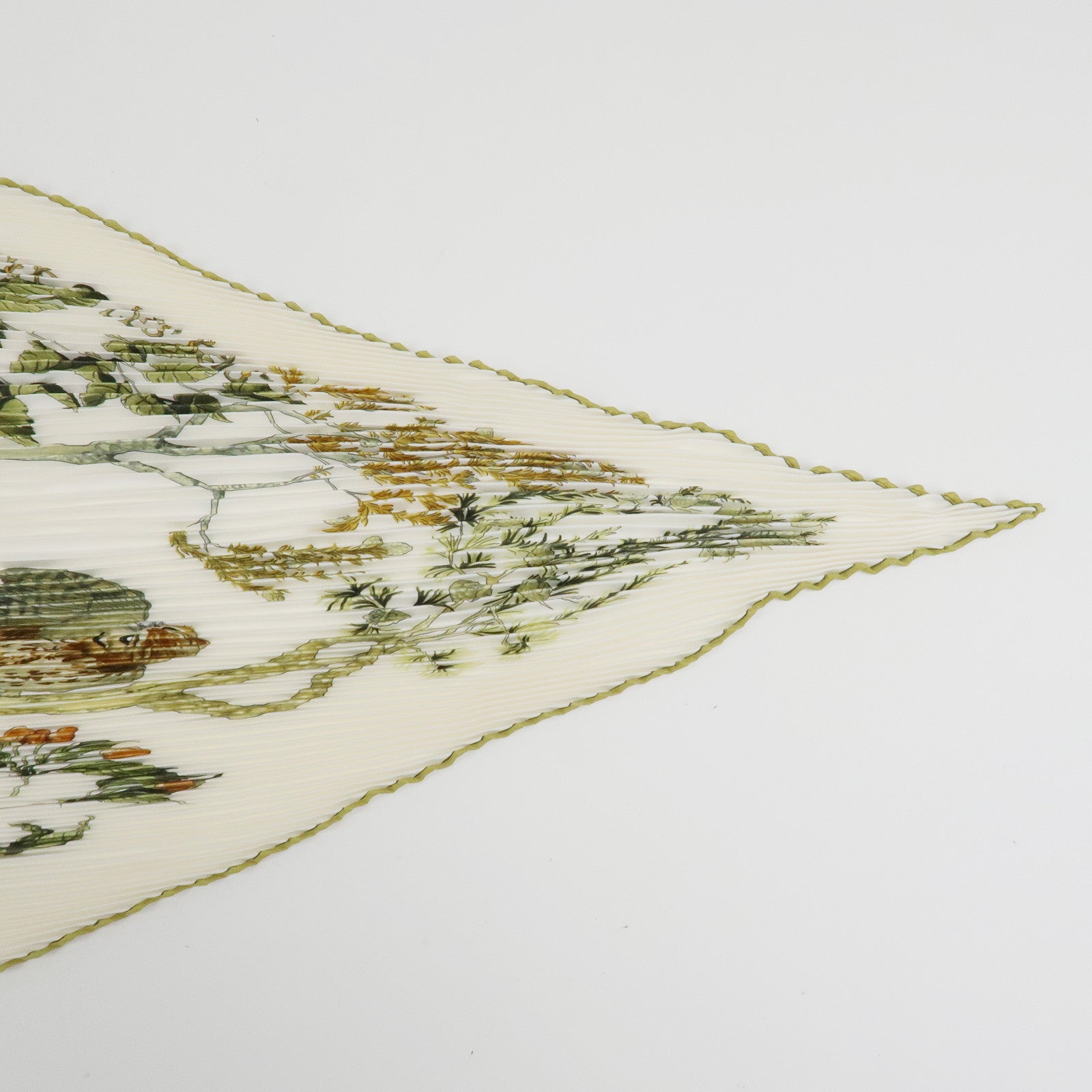 HERMES Carre 90 Silk 100% Pleats AU COEUR DES BOIS Scarf White