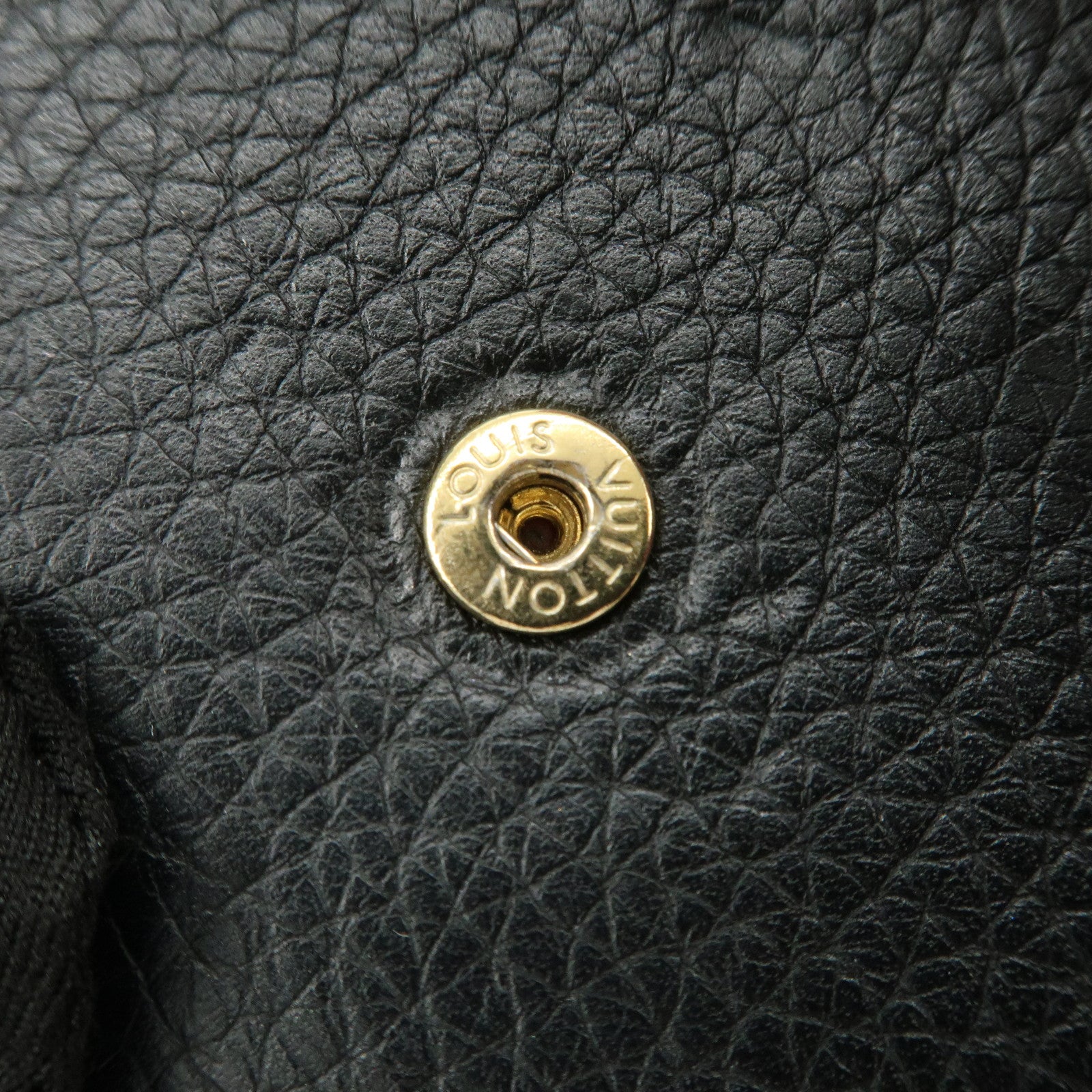 Louis Vuitton Leather Portefeuille Capucines Compact Wallet M62157