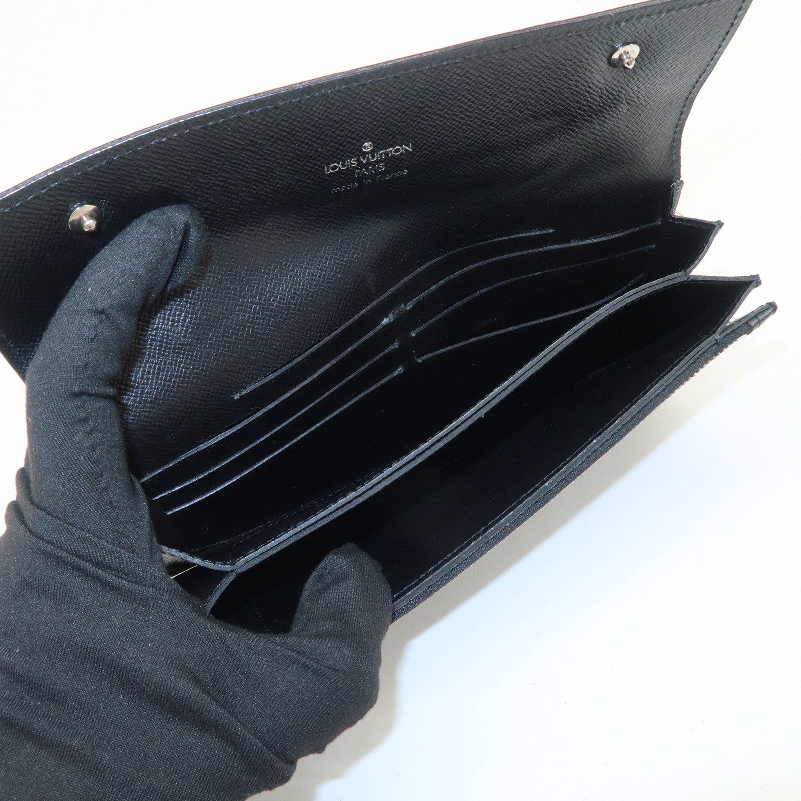 Louis Vuitton Taiga Portefeuille Accordeon Long Wallet Noir M30998