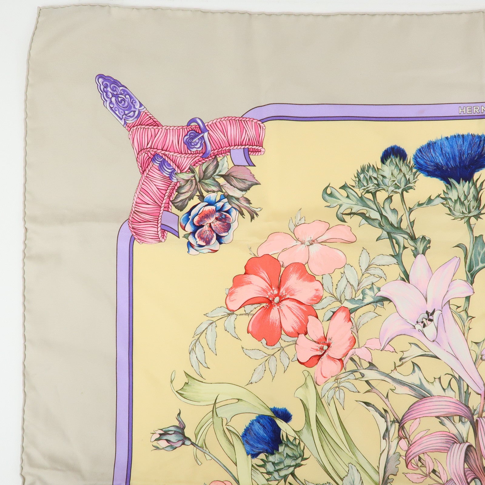 HERMES Carre 90 Silk 100% Scarf REGINA Pink Beige Multicolor