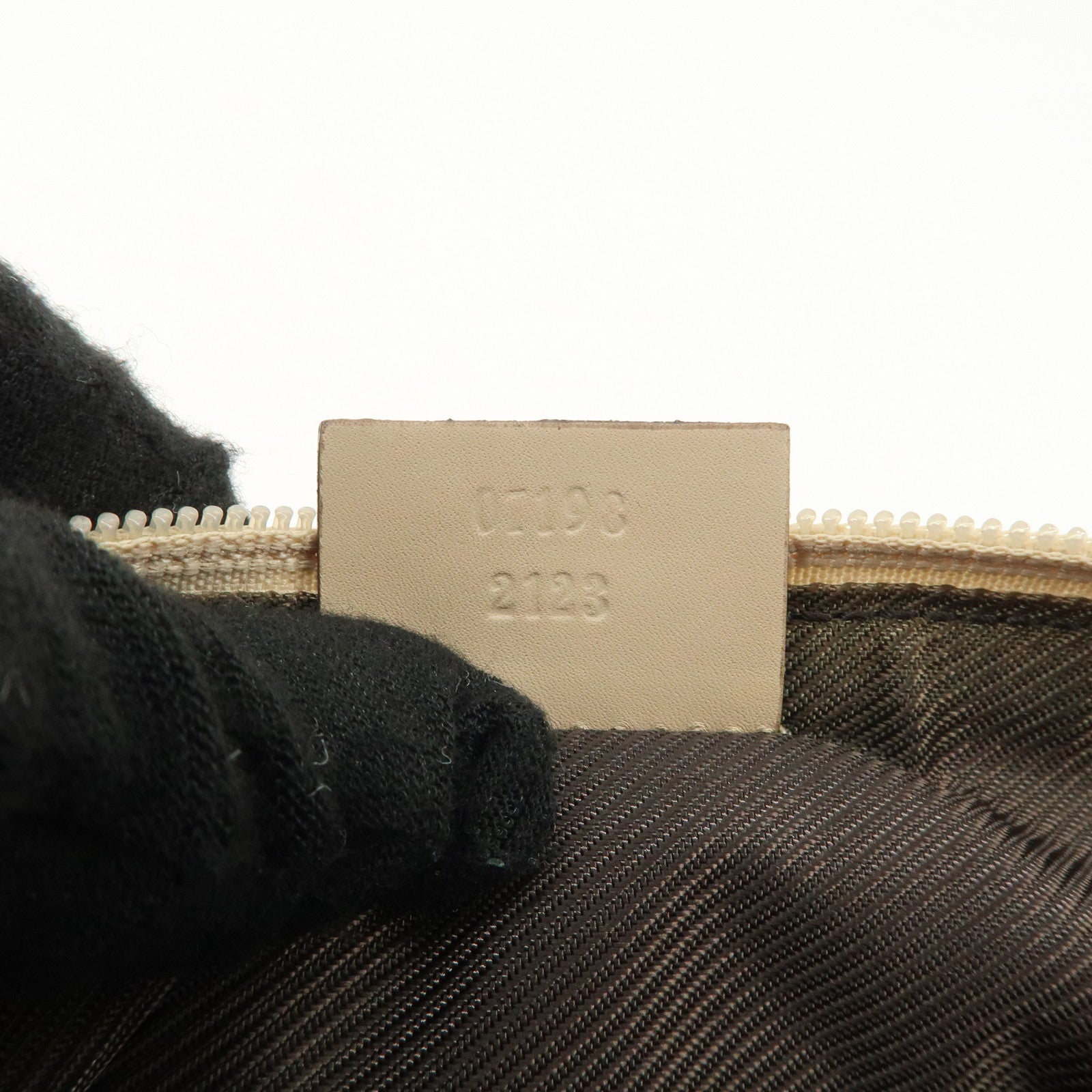 GUCCI Boat Bag GG Canvas Leather Hand Bag Pouch Beige 07198 Used