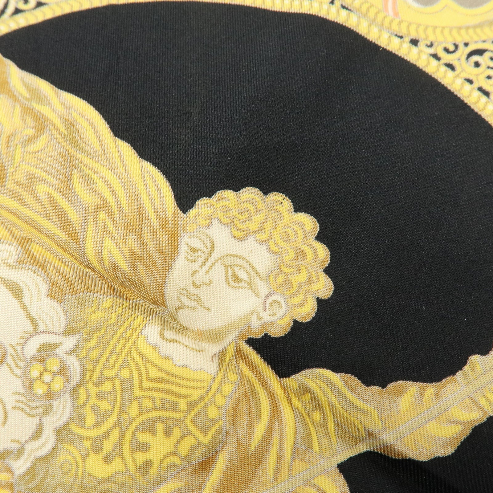 HERMES Carre 90 Silk 100% LE TRIOMPHE DU PALADIN Black Gold