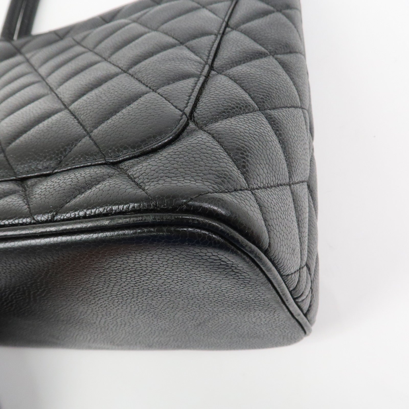 CHANEL Matelasse Caviarskin Medallion Tote Bag Hand Bag A01804