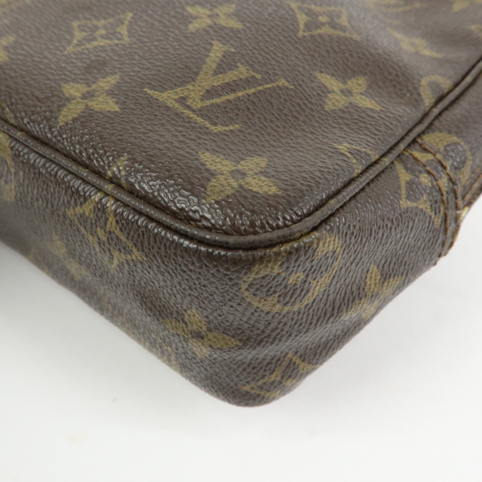 Louis Vuitton Monogram Trousse Toilette 23 Cosmetic Pouch M47524