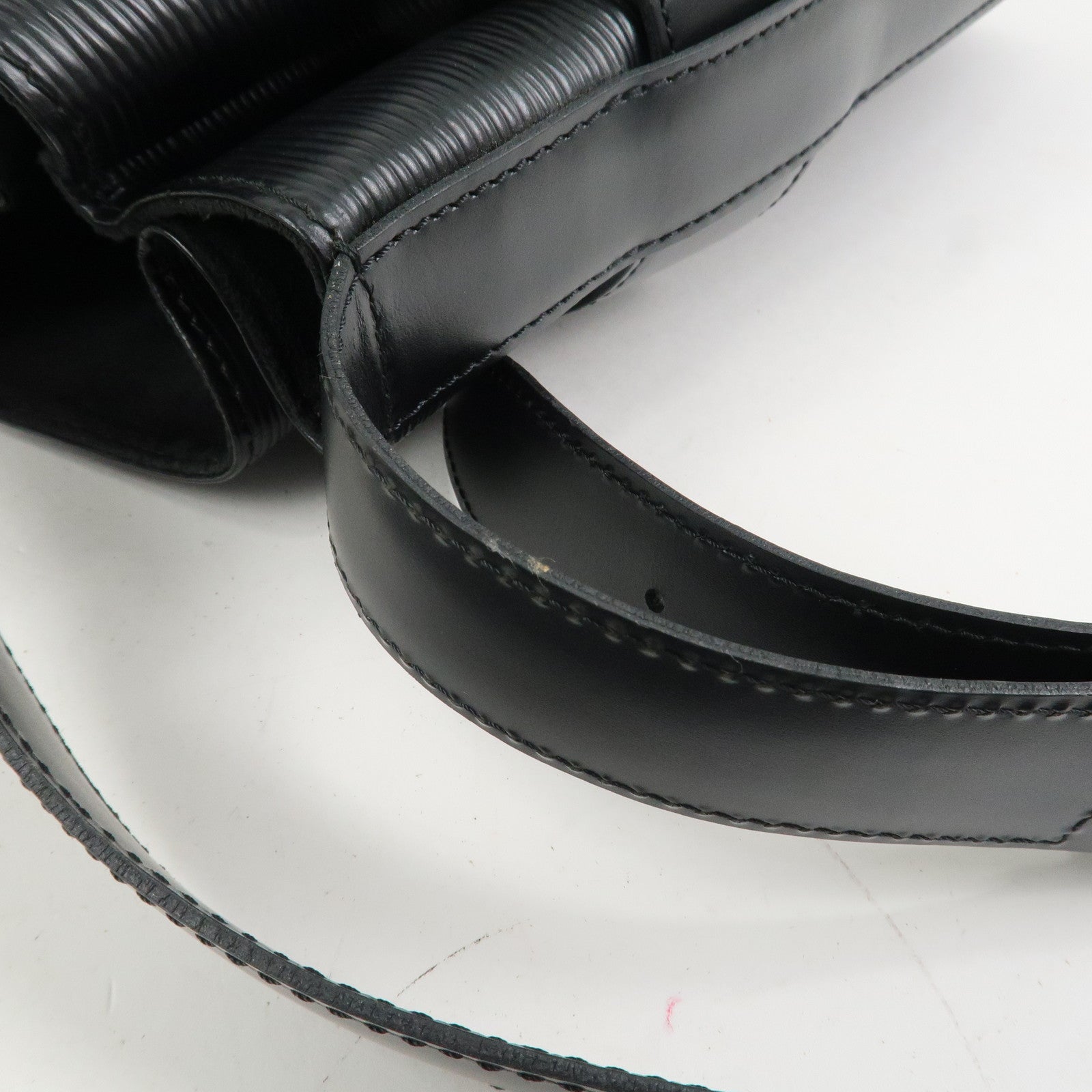 Louis Vuitton Epi Leather Sac D'epaule PM Bucket Bag Black M80157