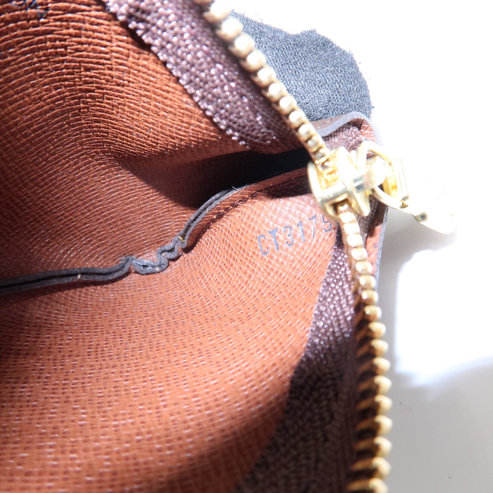 Louis Vuitton Monogram Pochette Cles Coin Case Key Case M62650