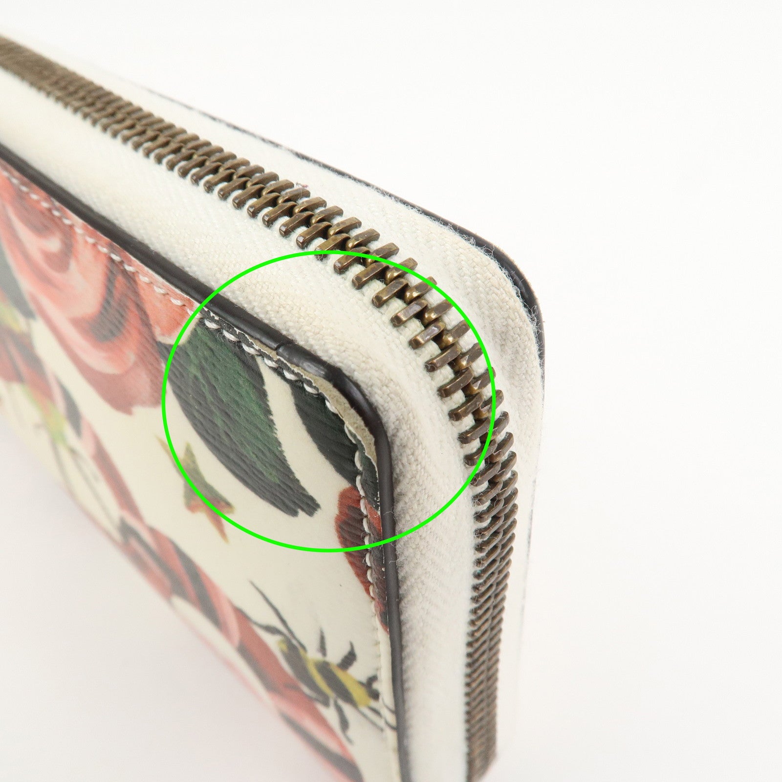 GUCCI Leather Round Zippy Long Wallet White 410102