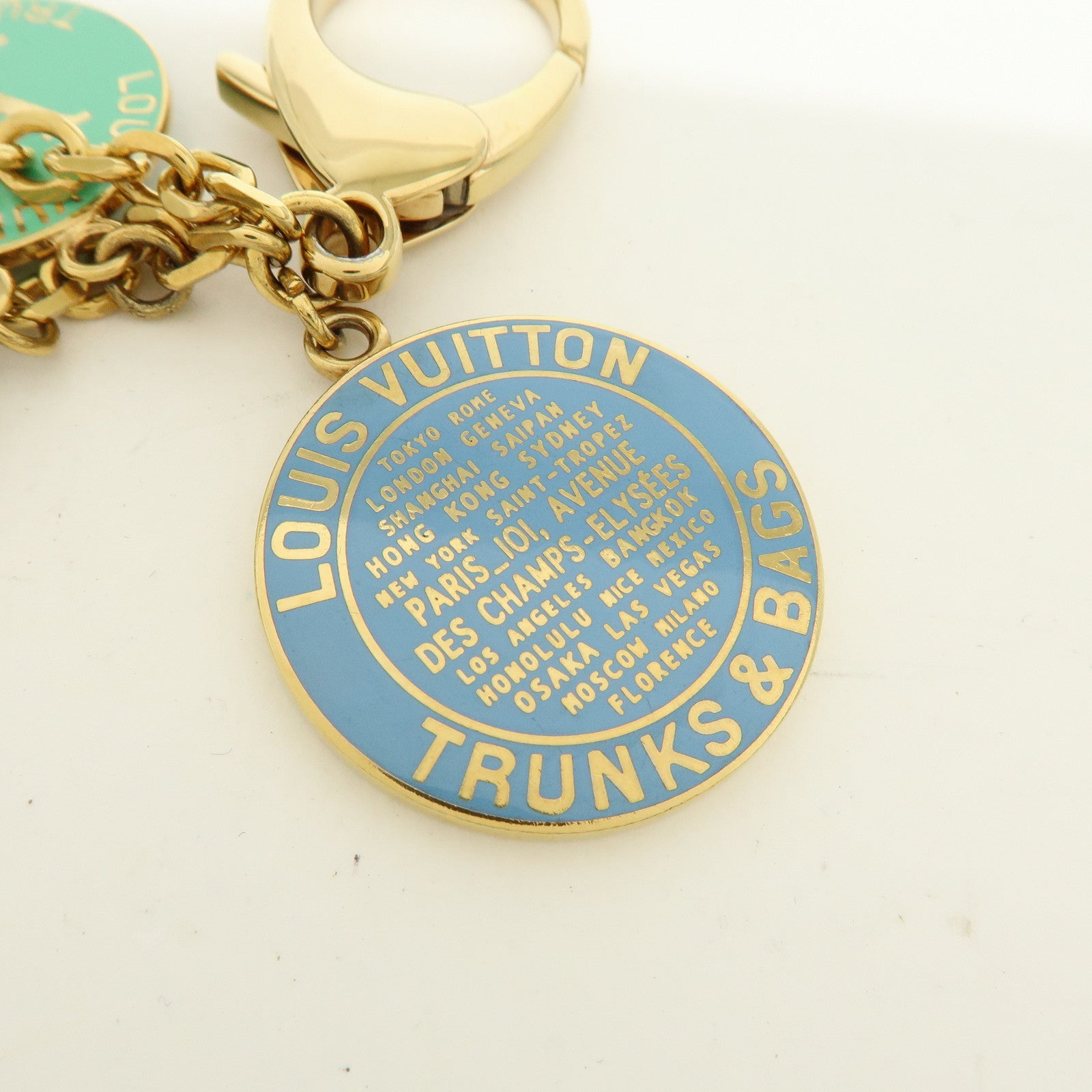 Louis Vuitton Portefeuille Chaine Glove Metal Key Charm M65729