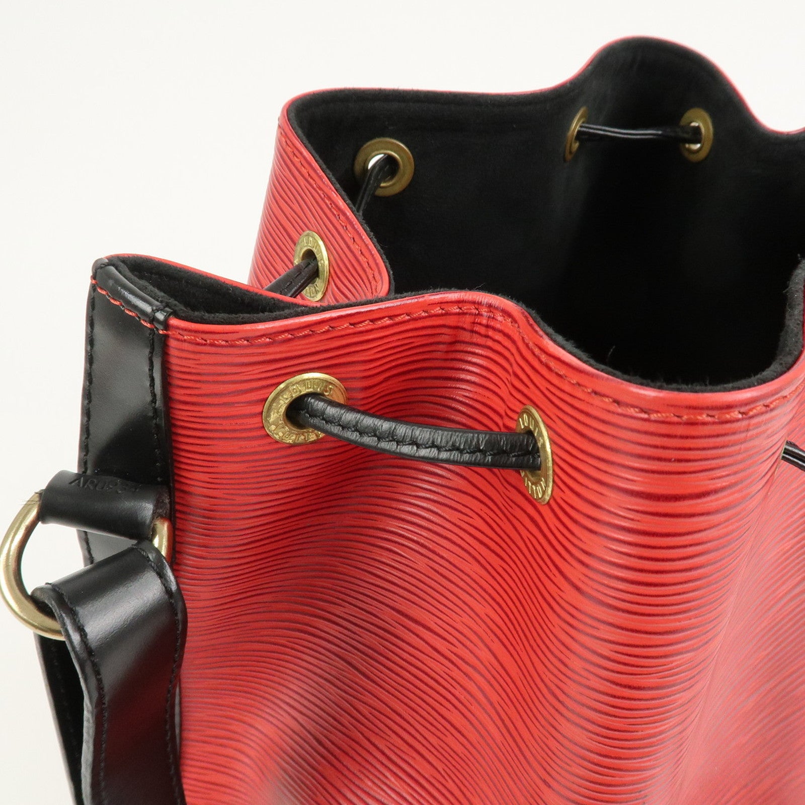 Louis Vuitton Epi Petit Noe Shoulder Bag Bicolor Noir Red M44172