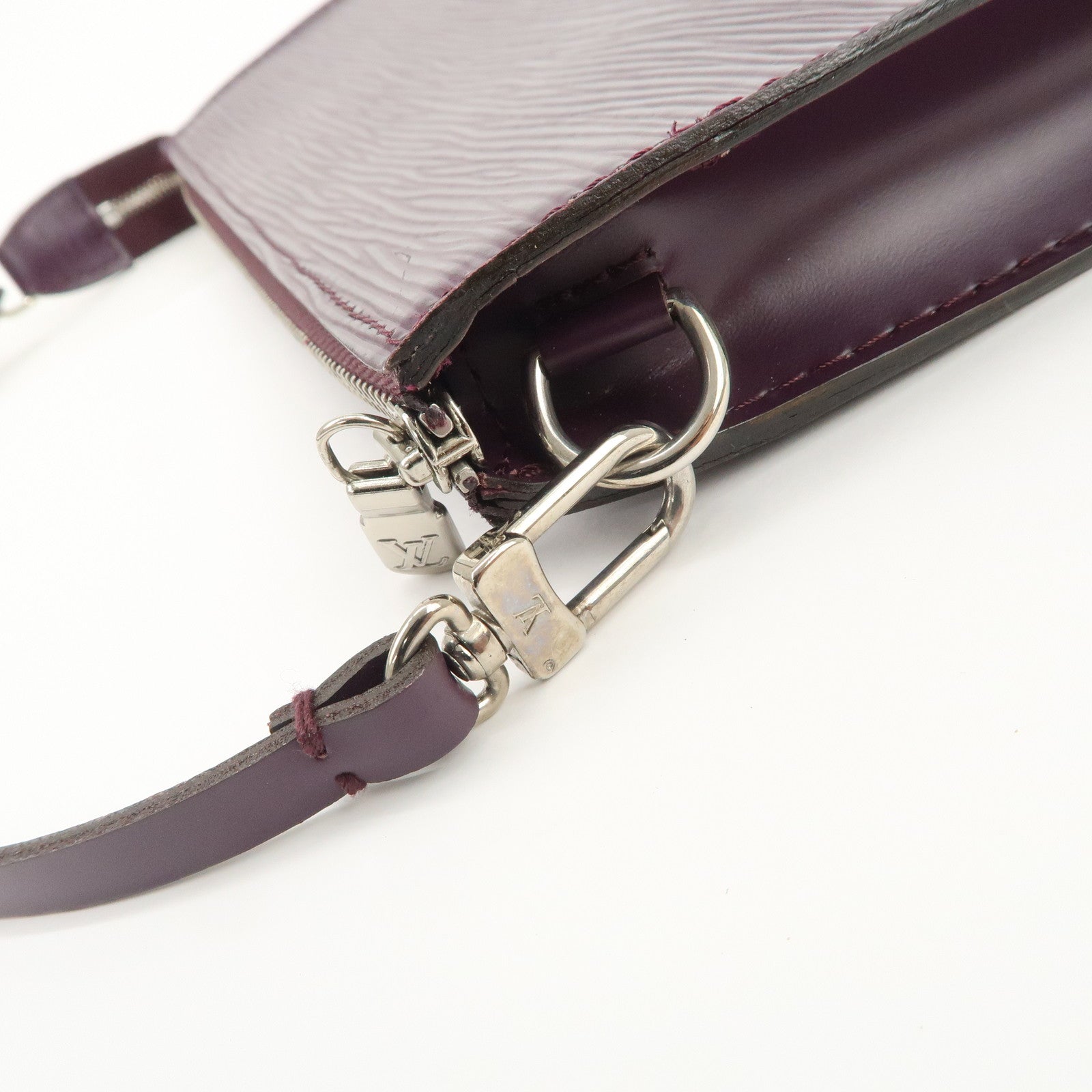 Louis Vuitton Epi Leather Pochette Accessoires Cassis M5298K