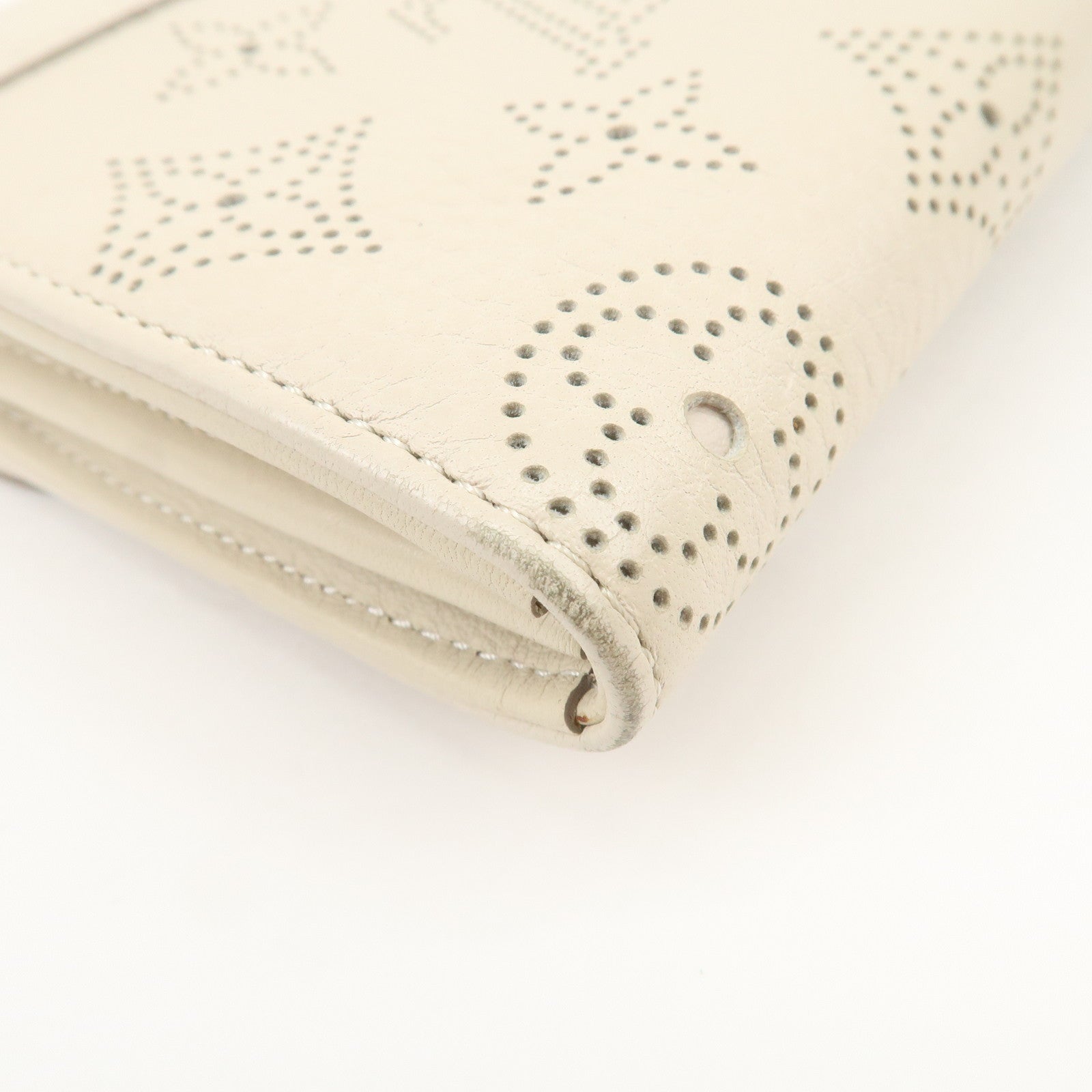 Louis Vuitton Mahina Leather Portefeuille Iris Long Wallet M58159