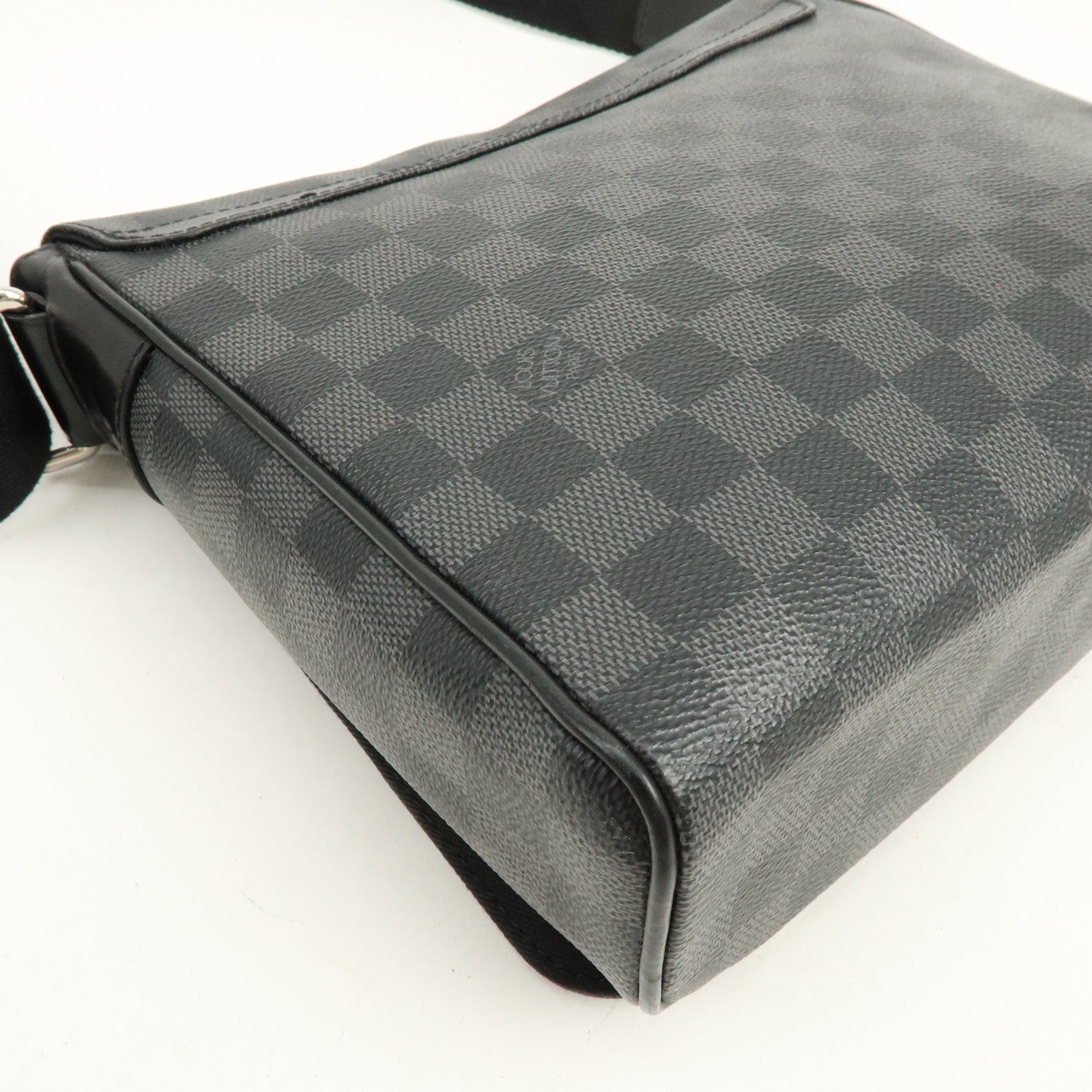 Louis Vuitton Damier Graphite District PM NM Crossbody Bag N41028