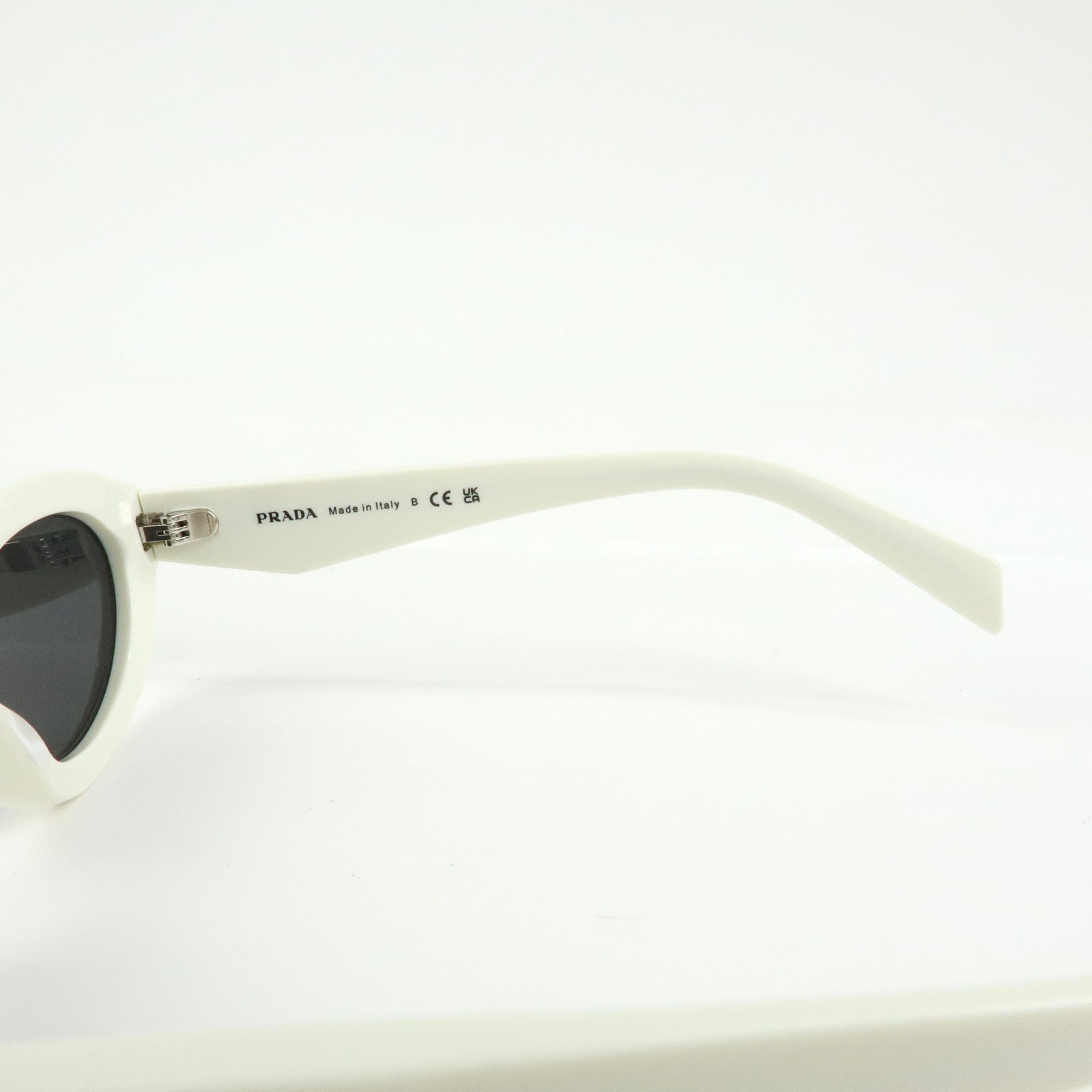 Prada Logo Plastic Sunglasses 55□16 White SPR 26Z