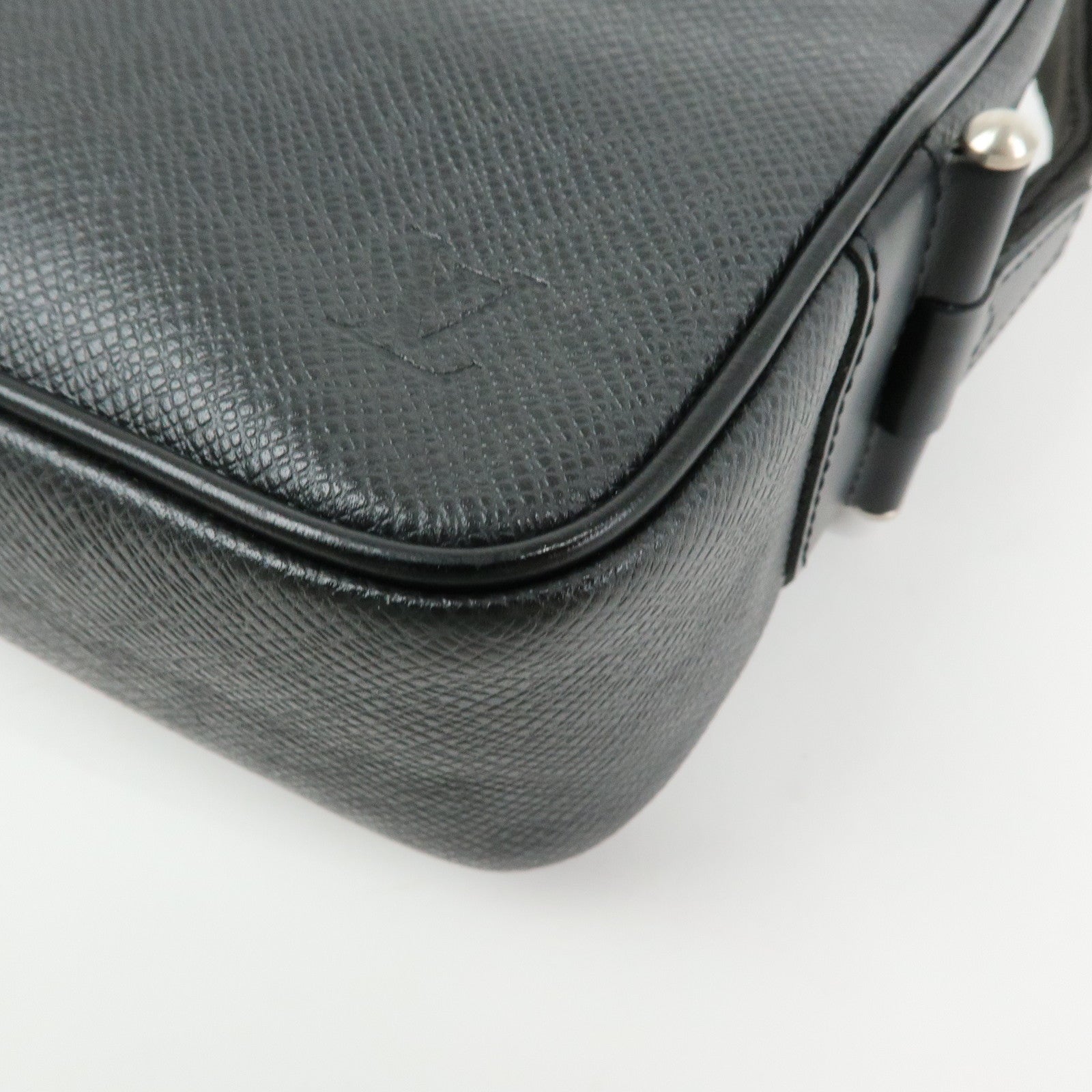 Louis Vuitton Taiga Leather Karga Clutch Bag Pouch Black M30812