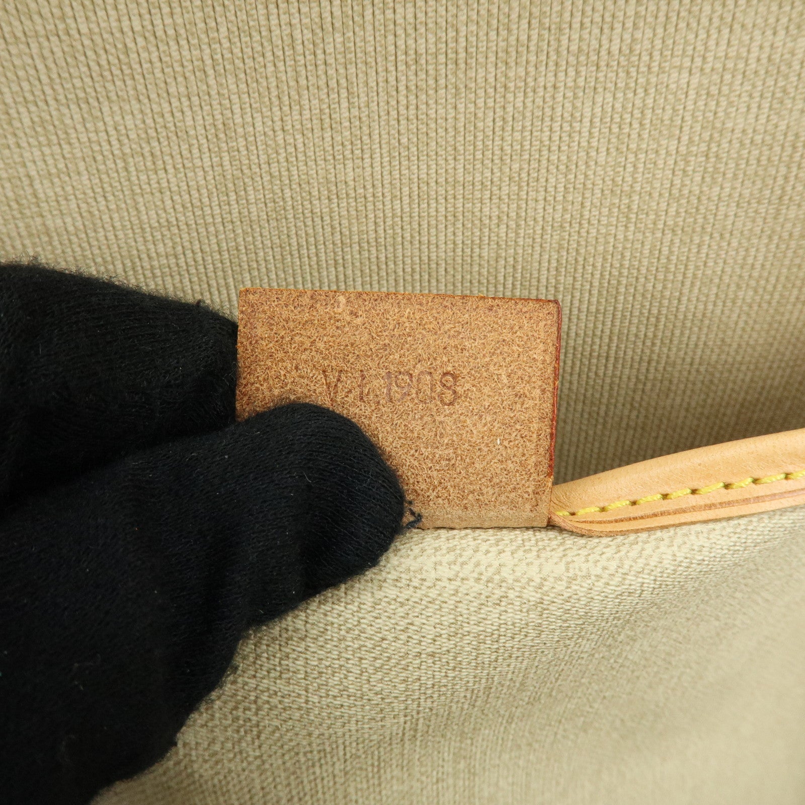 Louis Vuitton Monogram Excursion Shoes Case Hand Bag M41450
