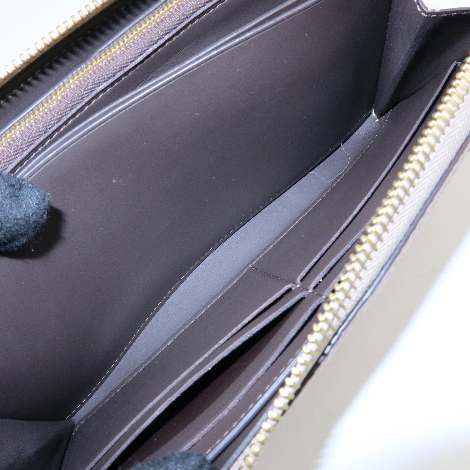 Louis Vuitton Portefeuille Comete Leather Long Wallet Greige M63104