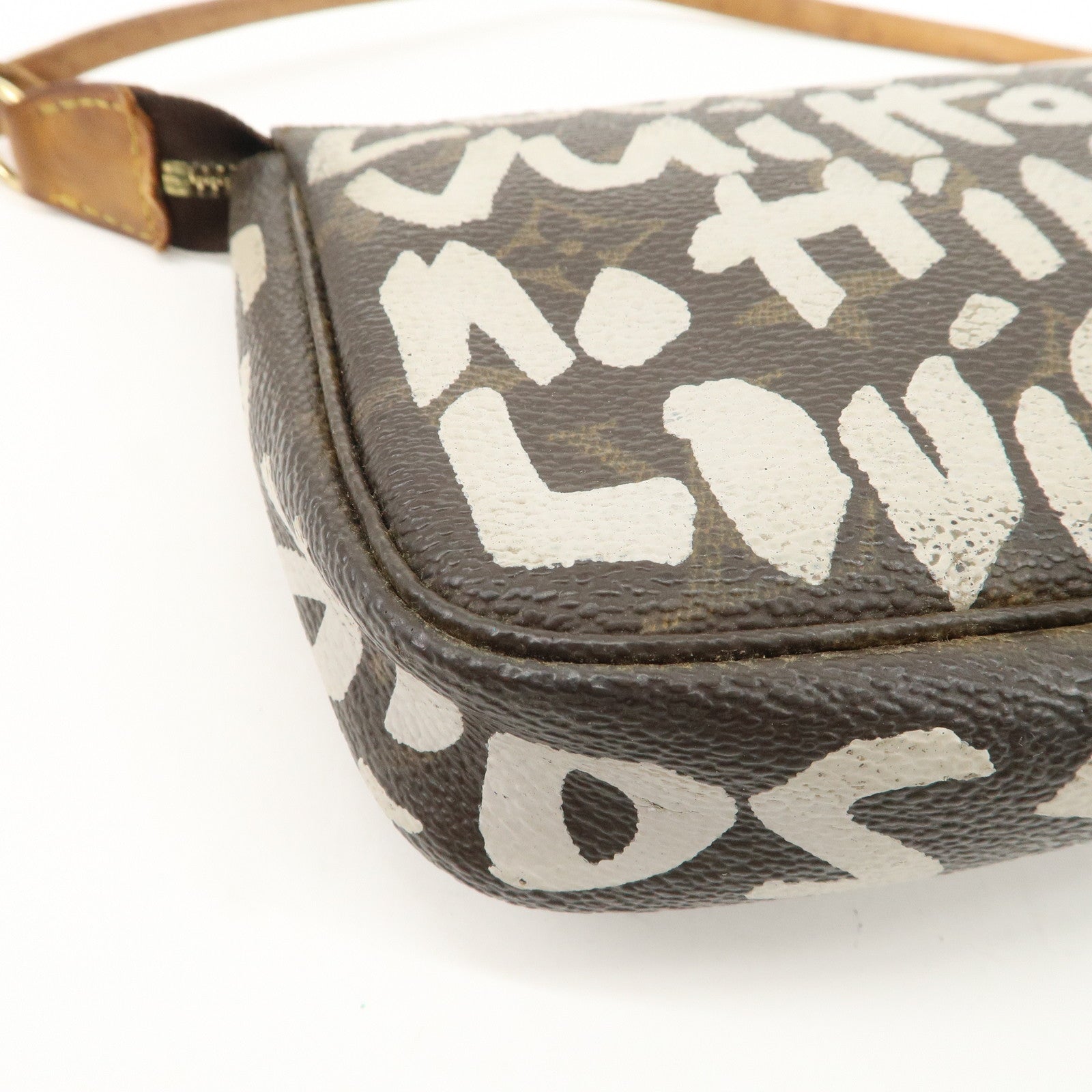 Louis Vuitton Monogram Graffiti Pochette Accessoires M92192
