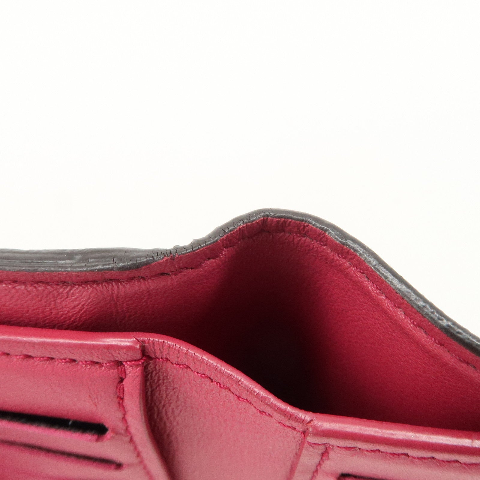 Louis Vuitton Leather Portefeuille Capucines Compact Wallet M62157