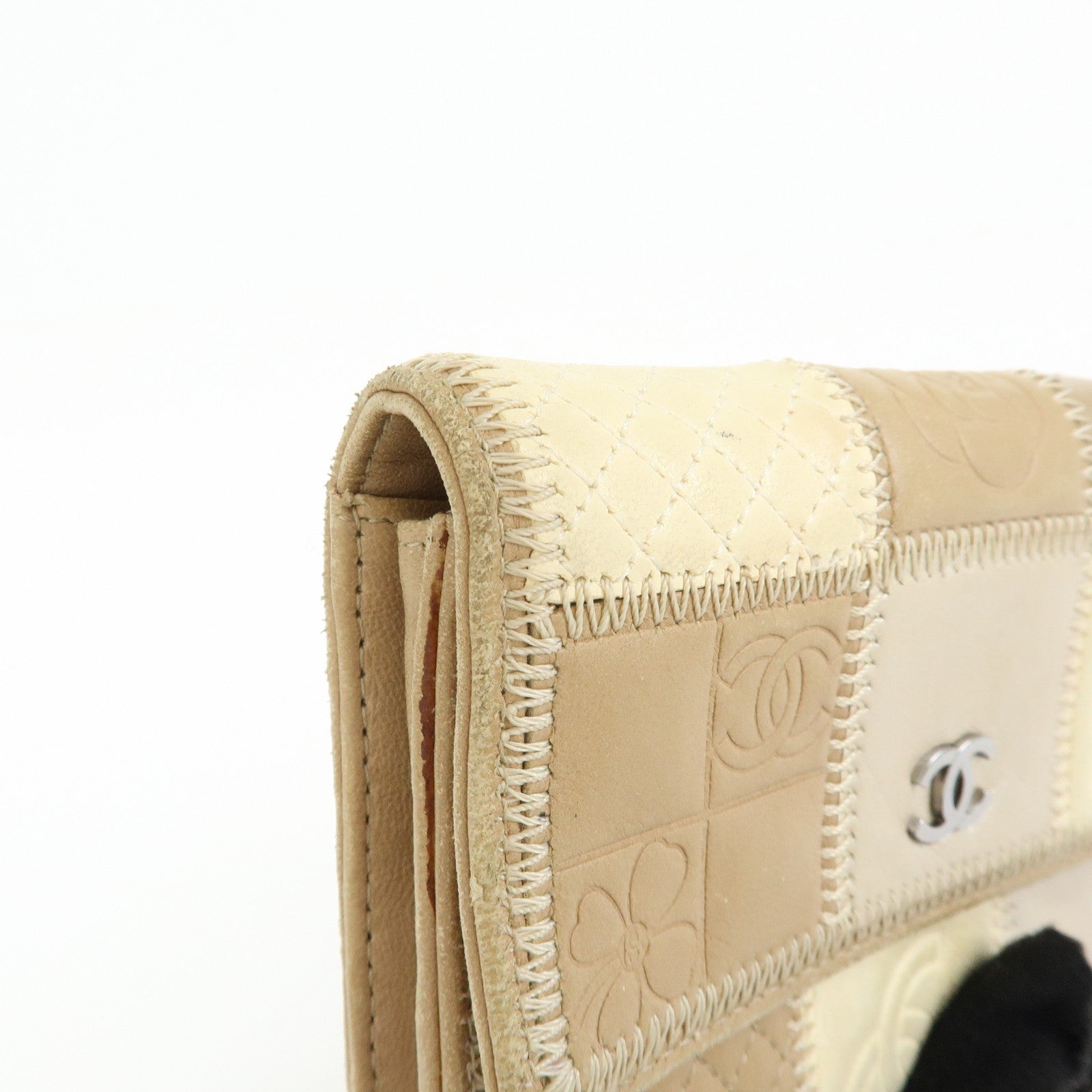 CHANEL Icon Line Unborn Calf Leather Patchwork Compact Wallet Beige