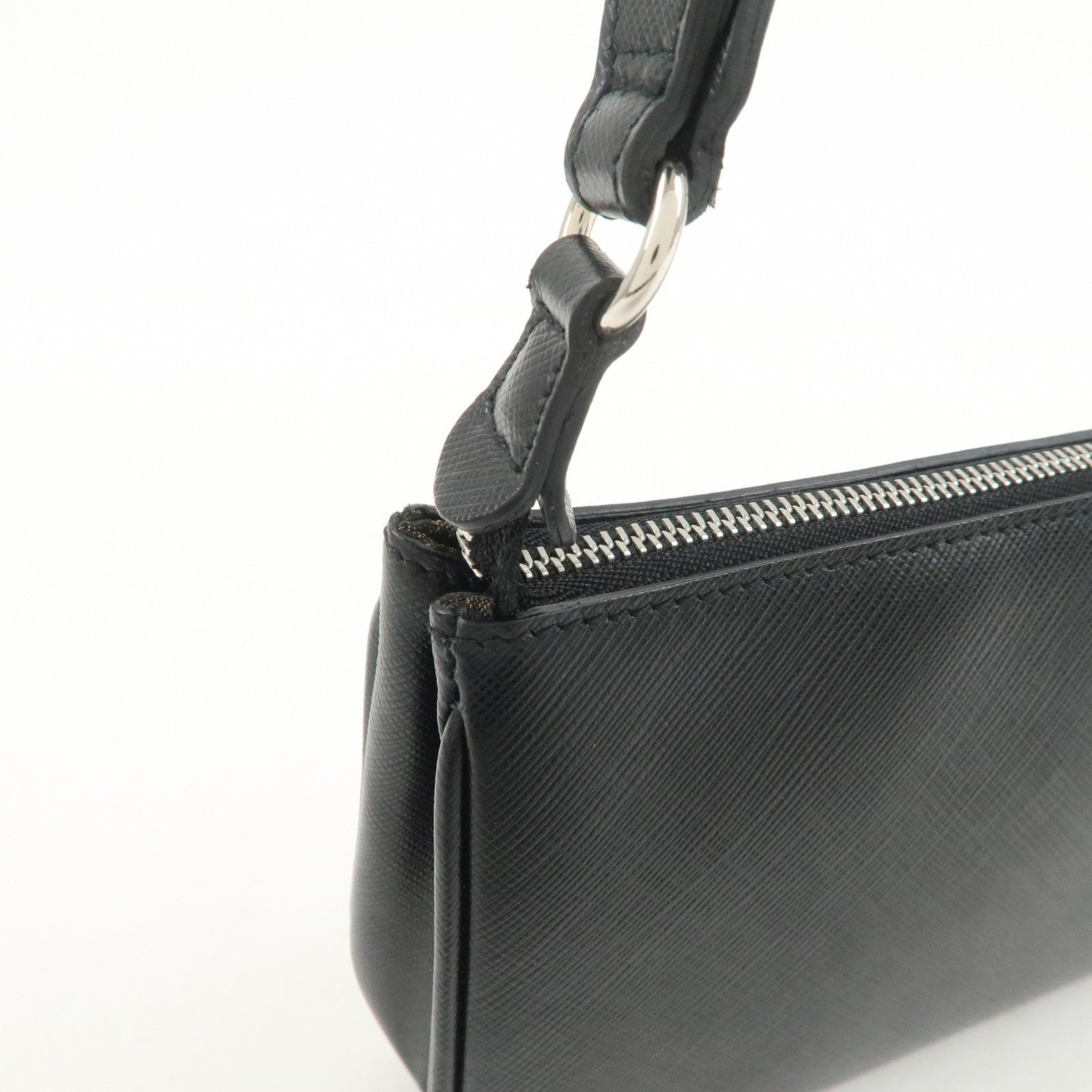 Ferragamo Gancini Leather Shoulder Bag Hand Bag Black