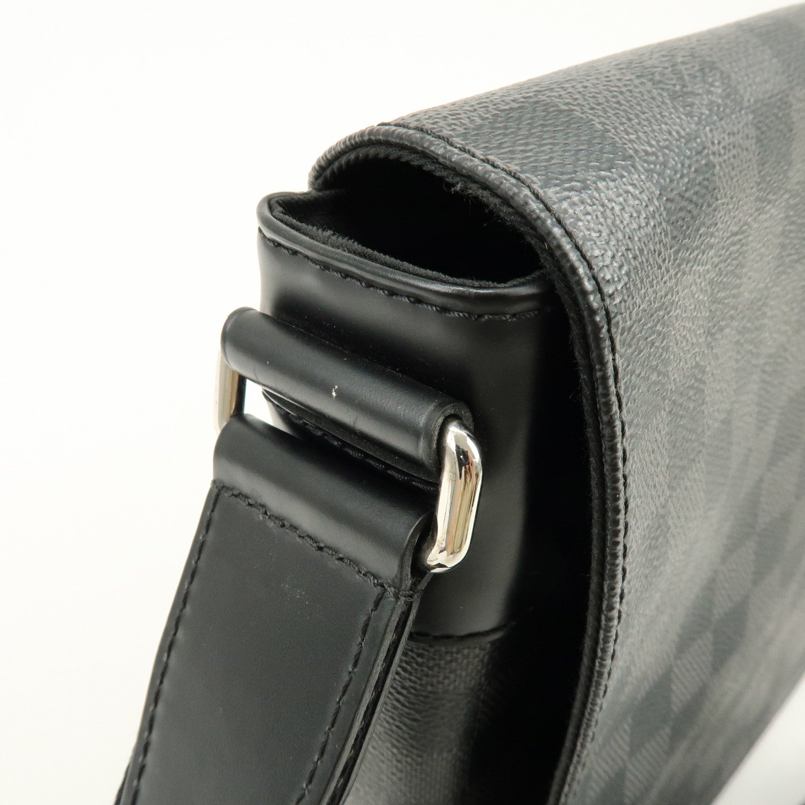 Louis Vuitton Damier Graphite District PM NM Crossbody Bag N41028