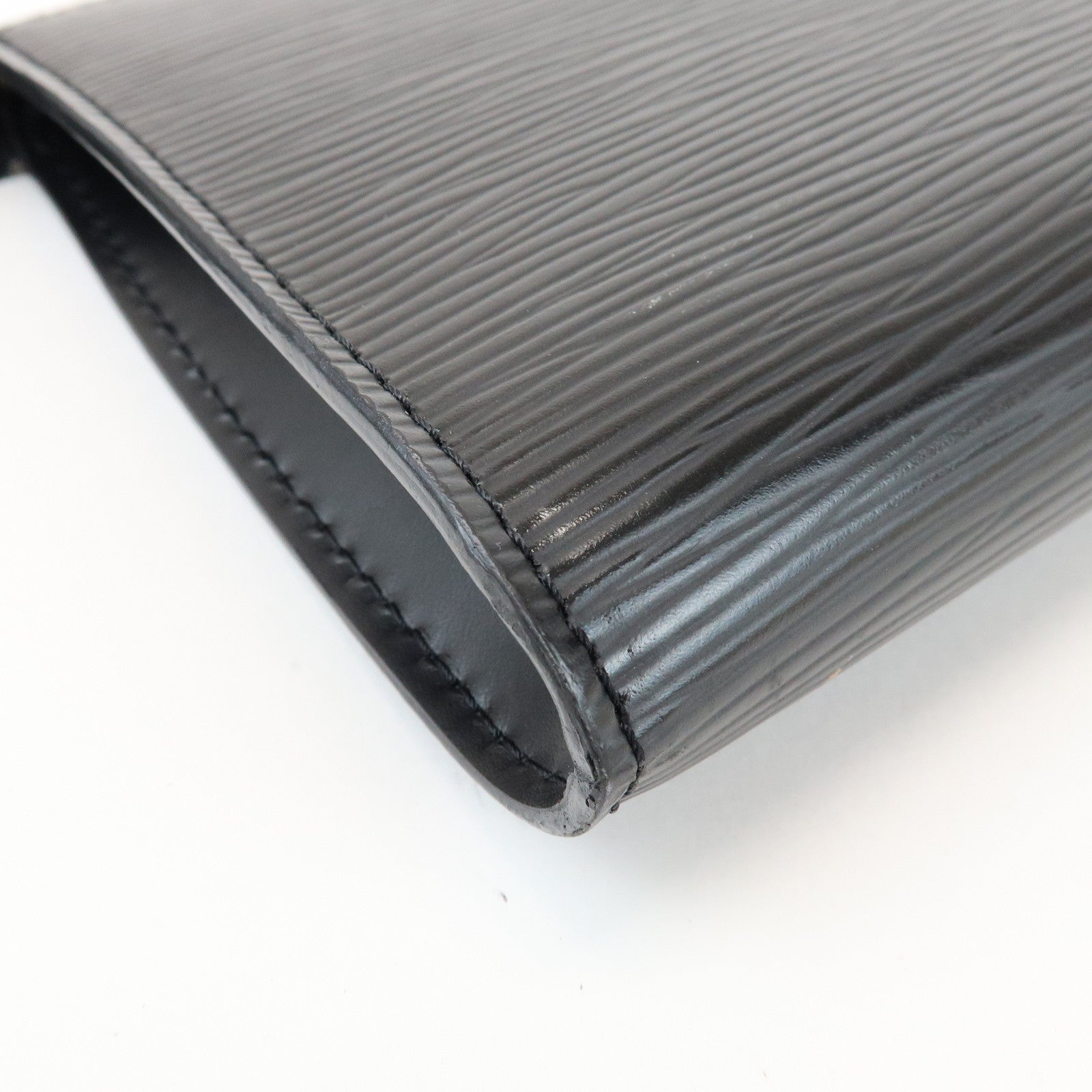 Louis Vuitton Epi Pochette Accessoires Clutch Bag Noir M52942