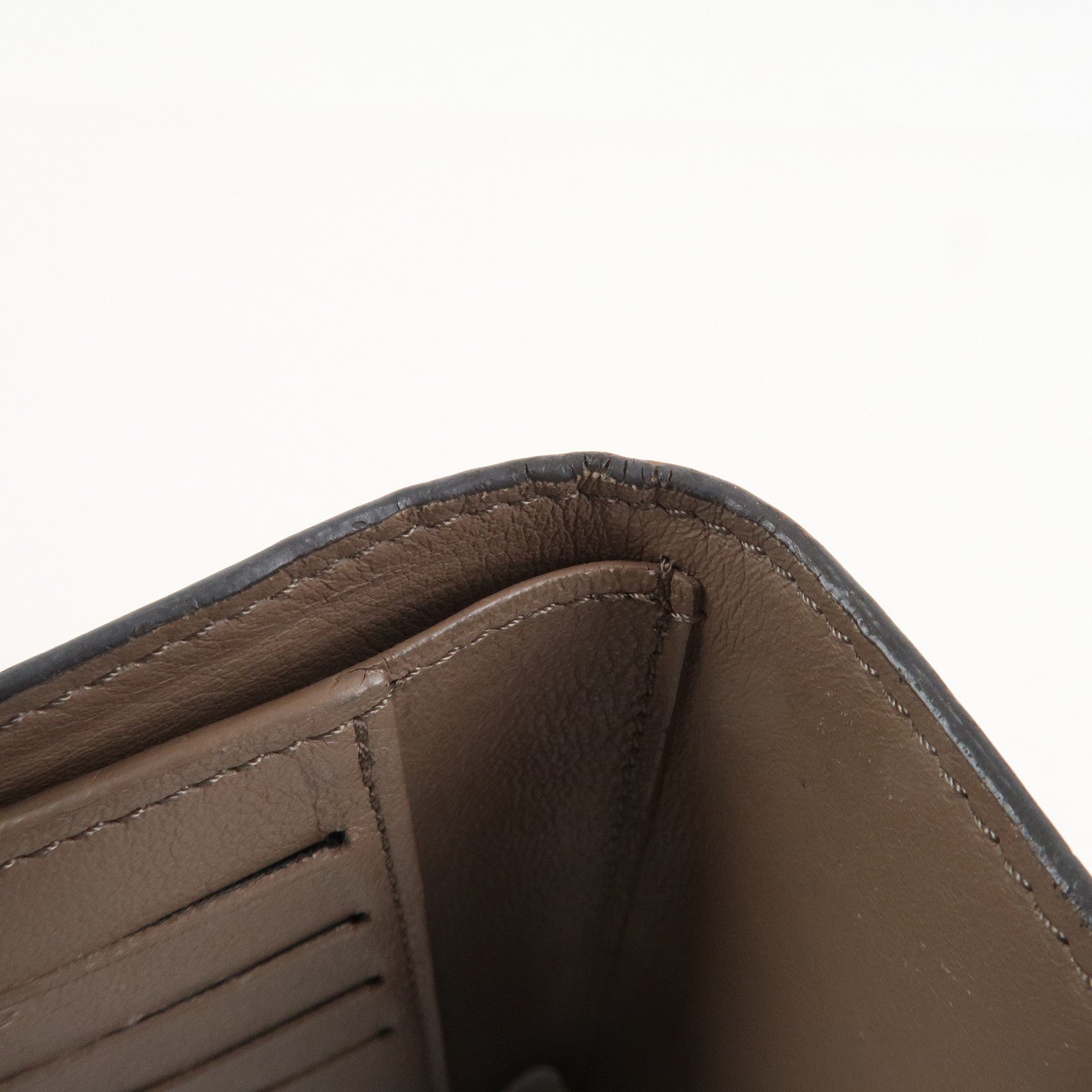 Louis Vuitton Portefeuille Capucines Leather Wallet Magnolia M80493 Used