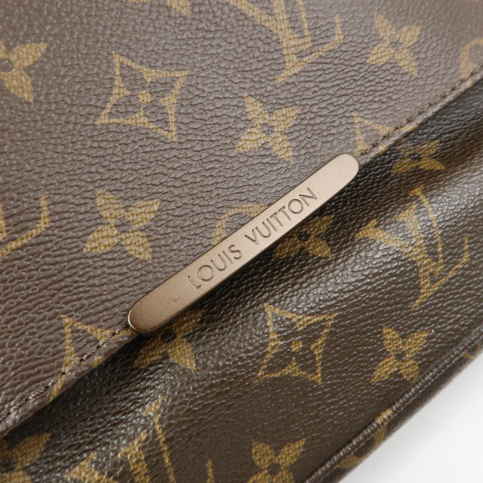 Louis Vuitton Monogram Messenger Beaubourg MM Canvas Bag M97038