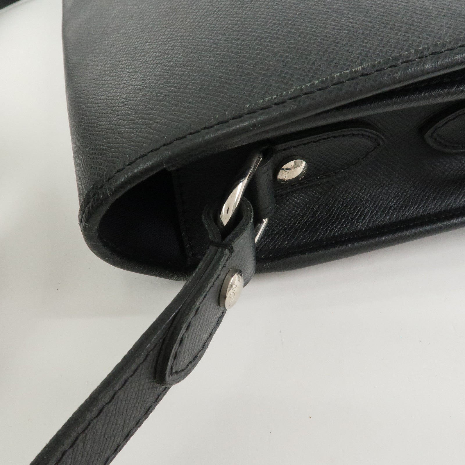 Louis Vuitton Taiga Andrei Shoulder Bag Ardoise M32482