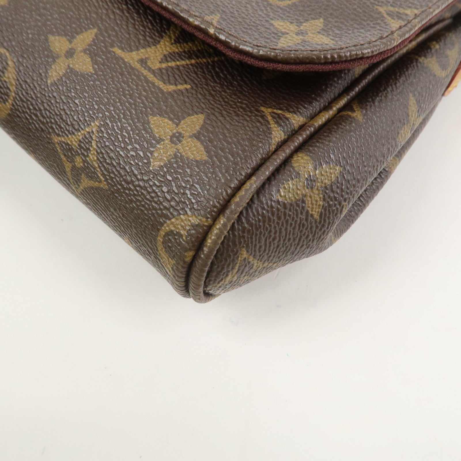 Louis Vuitton Monogram Favorite MM Shoulder Bag Brown M40718