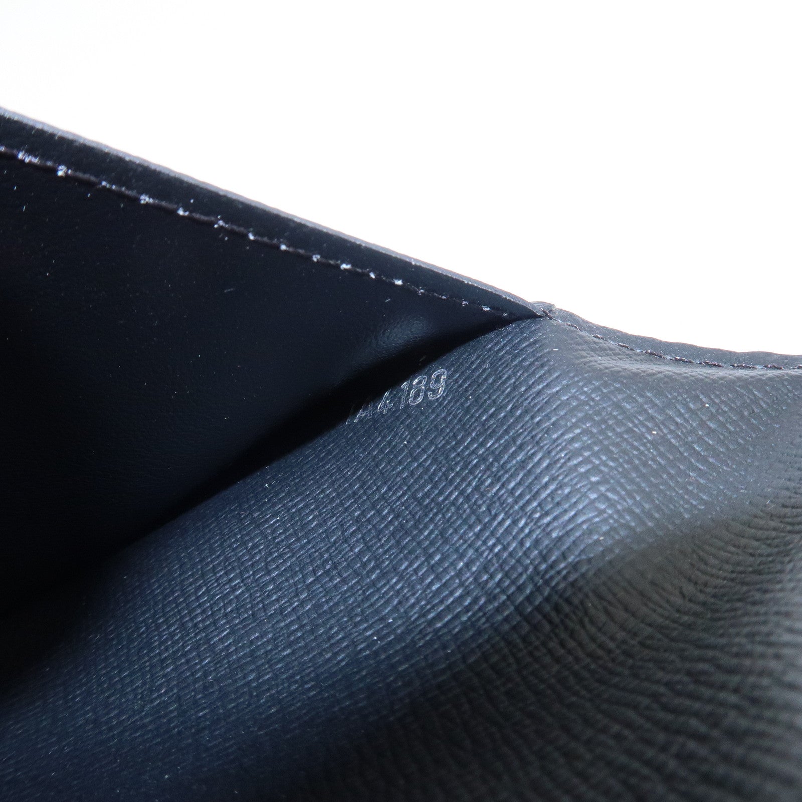 Louis Vuitton Taiga Portefeuille Brazza Bi-fold Long Wallet M30501