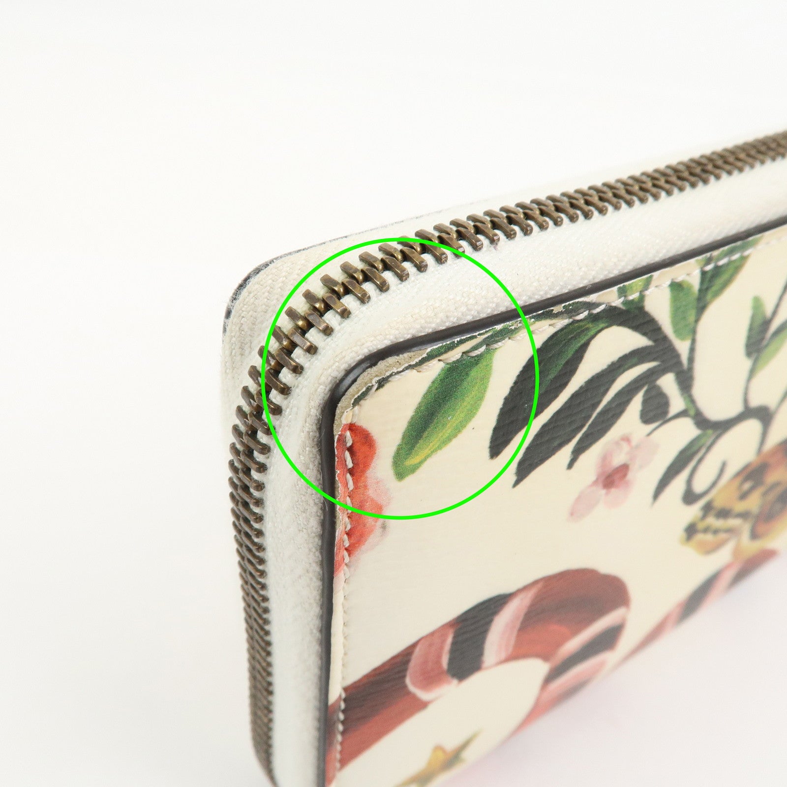 GUCCI Leather Round Zippy Long Wallet White 410102