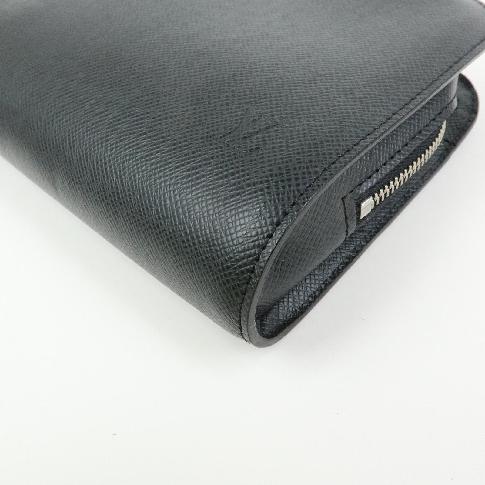 Louis Vuitton Taiga Baikal Leather Clutch Bag Pouch Ardoise M30182