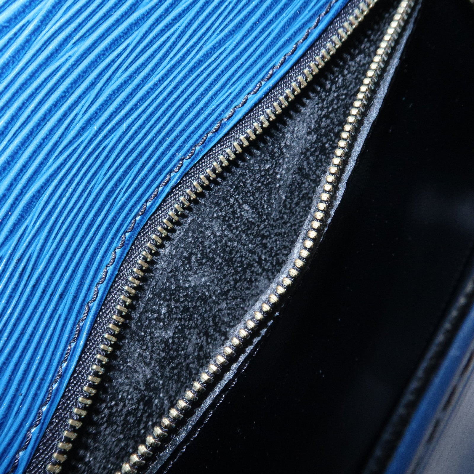 Louis Vuitton Epi Saint Cloud Shoulder Bag Toledo Blue M52195